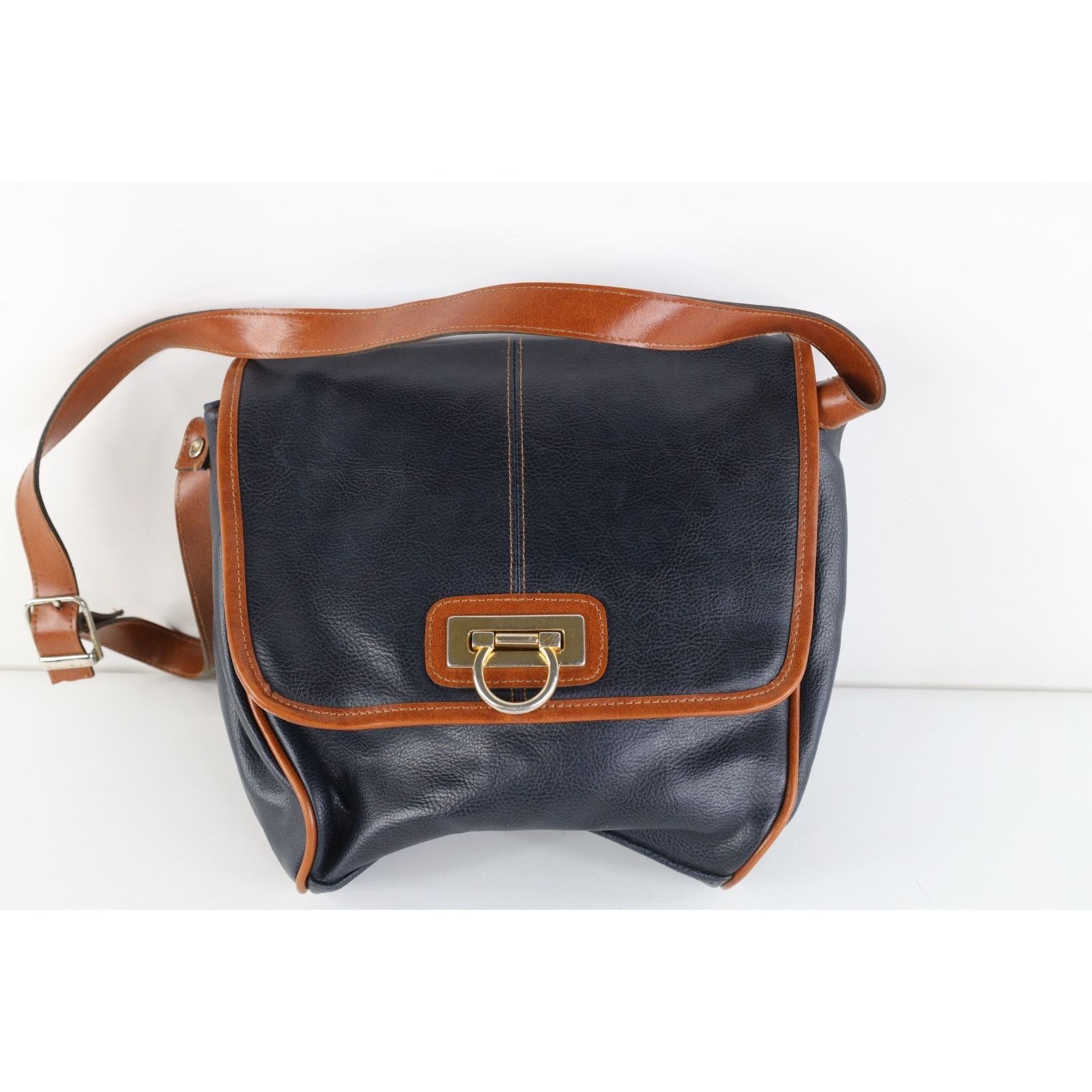 Vintage Vintage 90s Streetwear Leather Flap Horse Bit Clasp Purse Size ONE SIZE - 1 Thumbnail