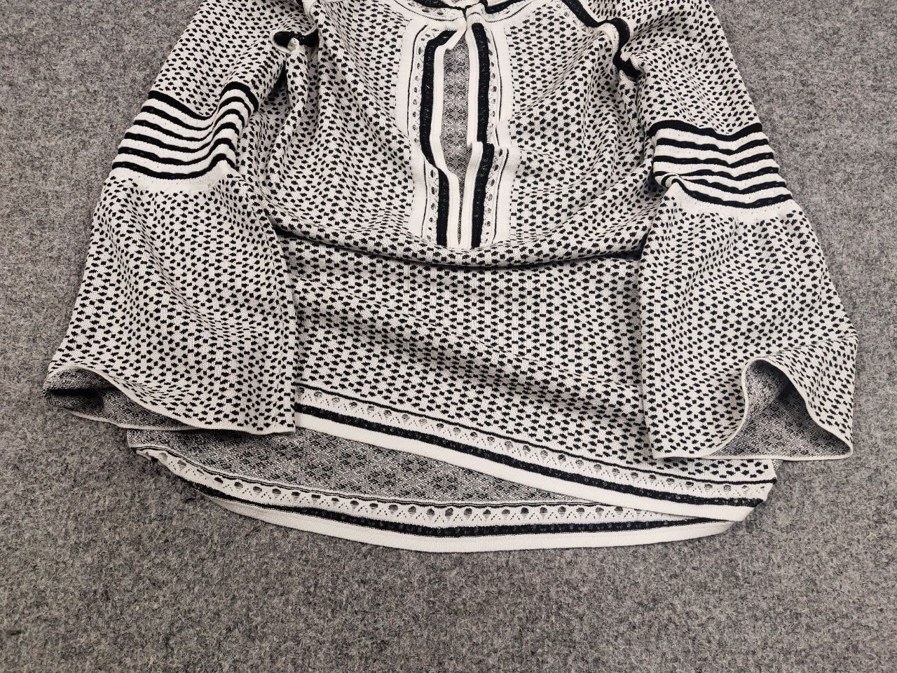 Roberto Cavalli Roberto Cavalli Slass Textured cut-out Sweater wide sleeve Size M / US 6-8 / IT 42-44 - 9 Thumbnail