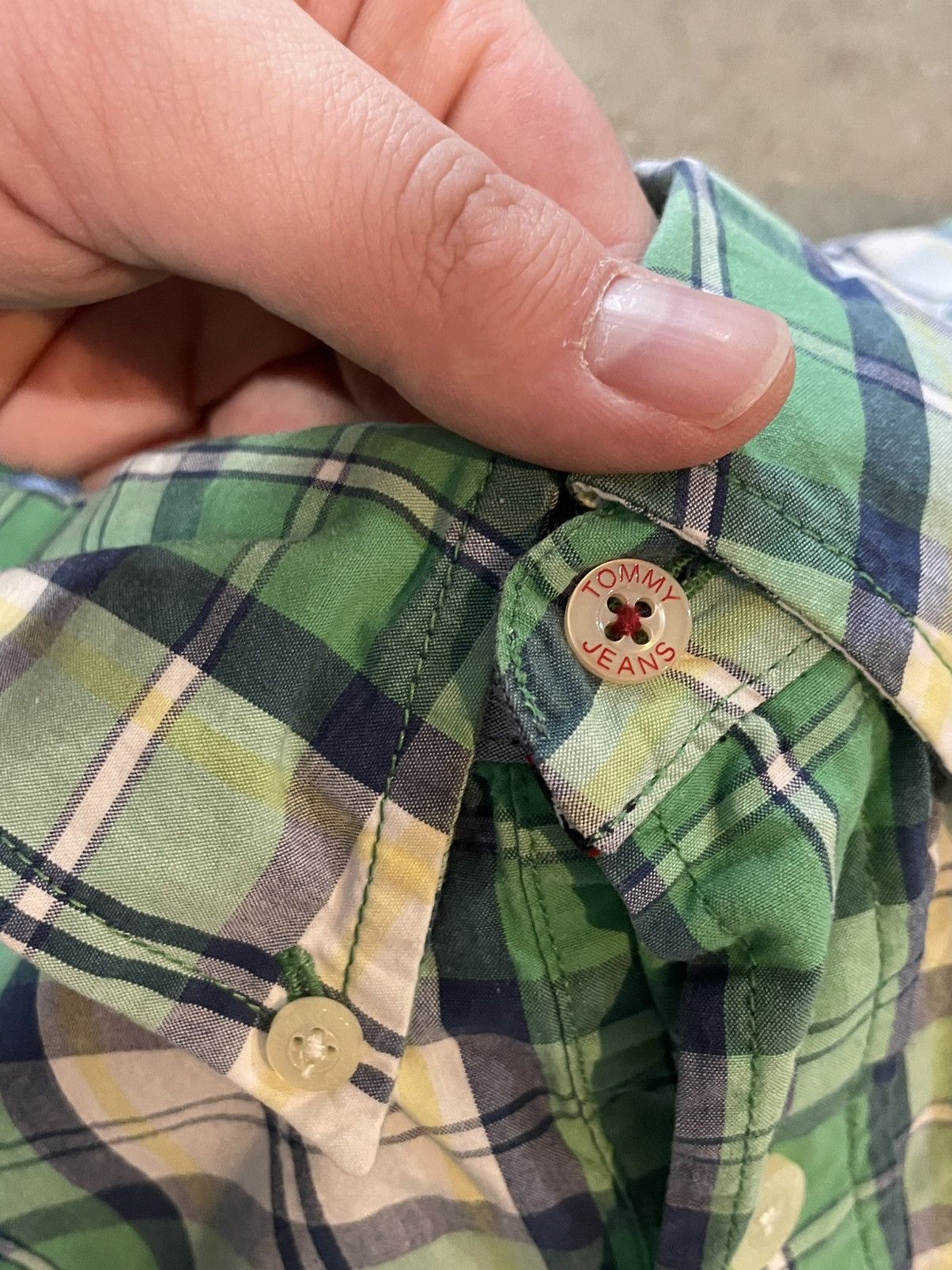 Tommy Hilfiger Tommy Hilfiger Button Up Plaid Shirt Size US XL / EU 56 / 4 - 6 Thumbnail