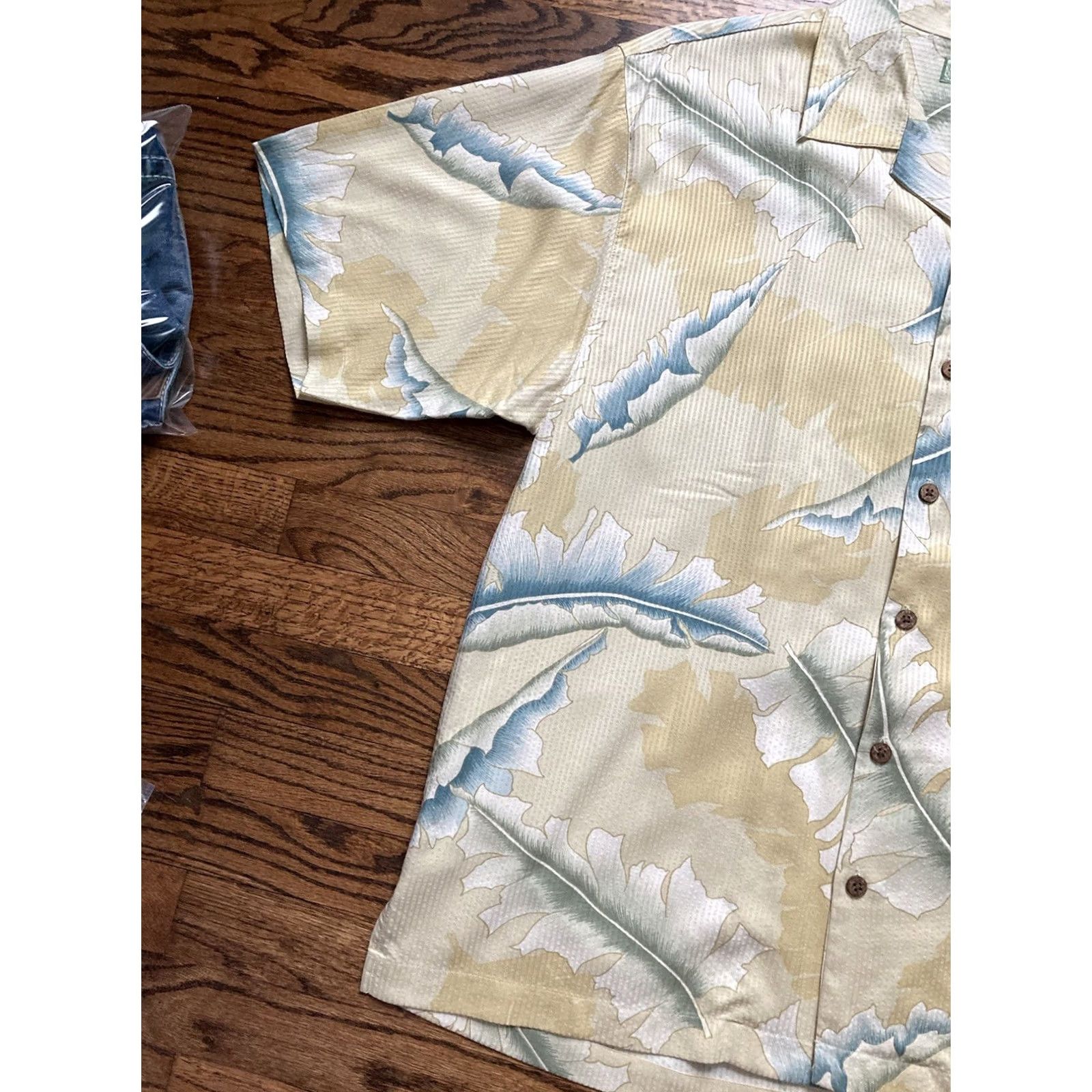 Tommy Bahama Tommy Bahama Shirt Mens Large Yellow Silk Button-Up Hawaiian Camp Floral Short Sleeve Casual Party/Cocktail Travel Size US L / EU 52-54 / 3 - 2 Thumbnail