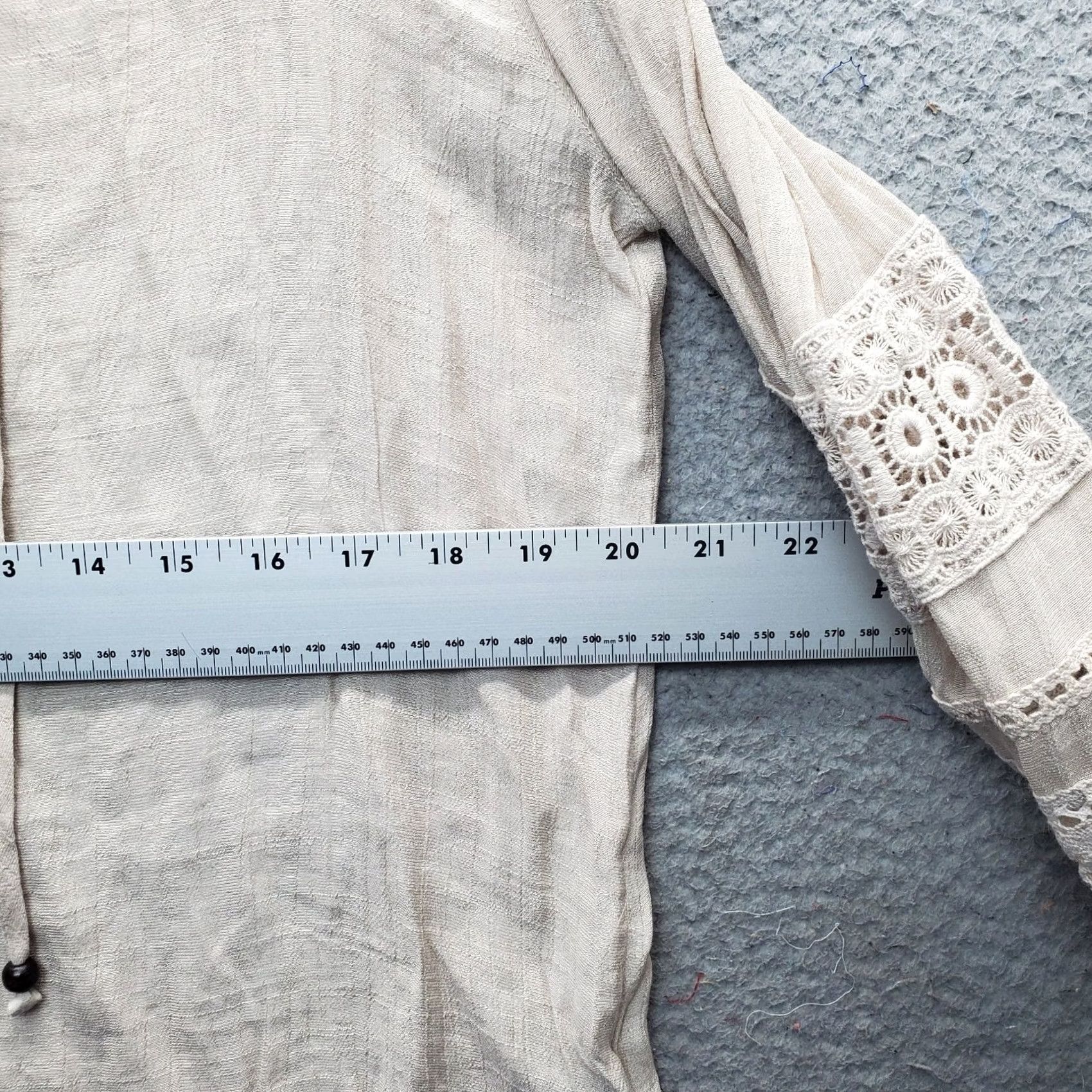 Vintage BCX Blouse Womens XL Tan Crochet Trim Balloon Sleeve V Neck Tie Front Shirt Womens XL Tan Crochet Trim Balloon Sleeve V-Neck BCX Blouse Size XL / US 12-14 / IT 48-50 - 4 Thumbnail