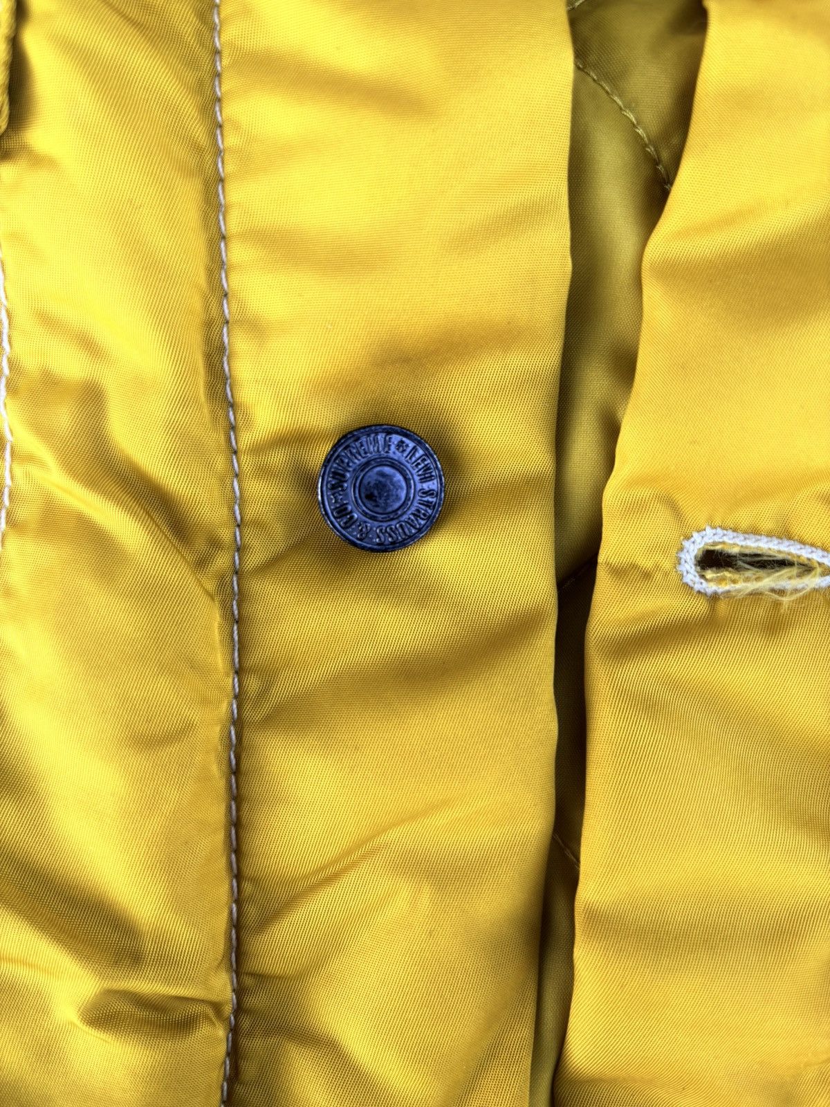 Supreme Supreme X Levi Size US M / EU 48-50 / 2 - 5 Thumbnail