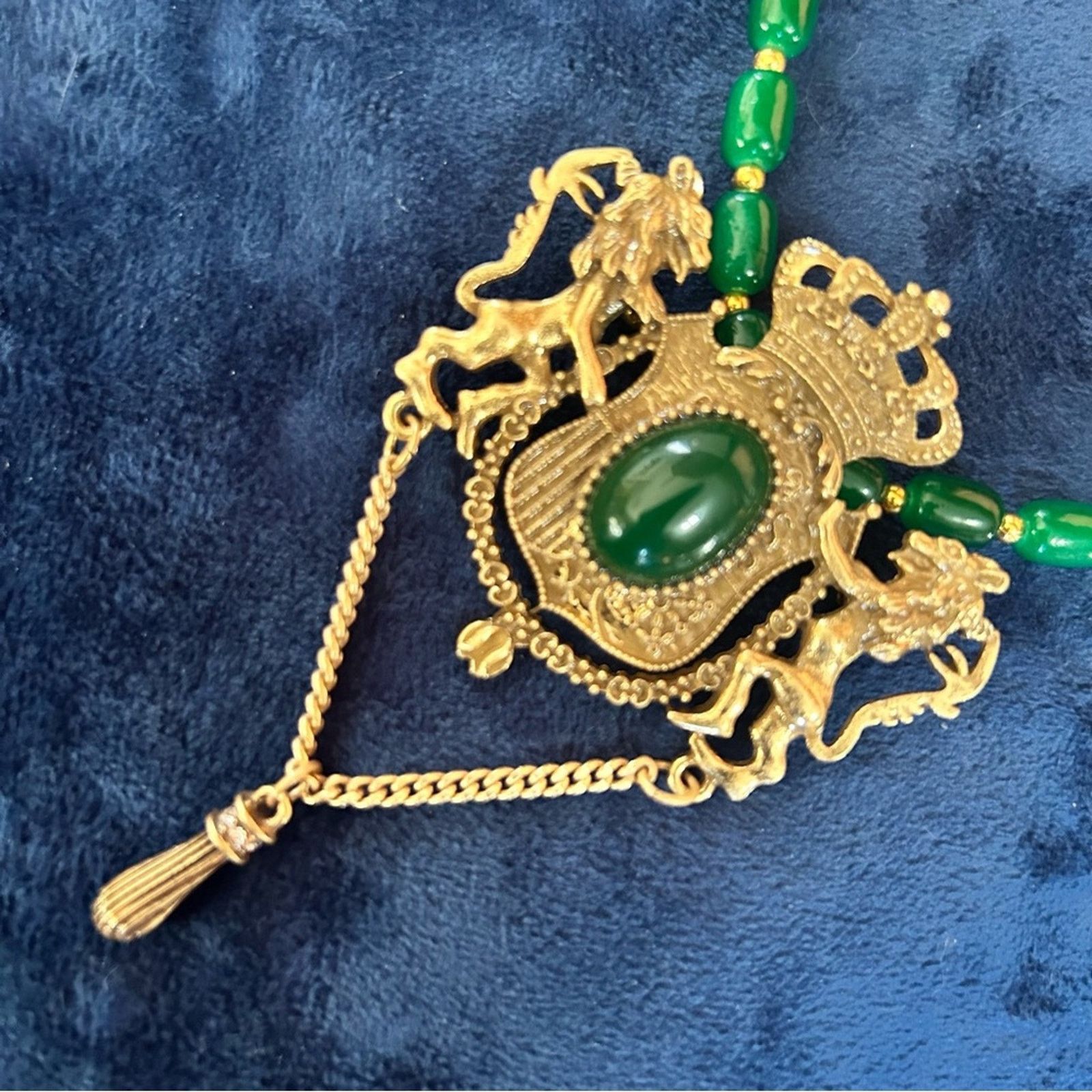 Handmade Handcrafted repurpose vintage lion crest jade necklace Size ONE SIZE - 5 Thumbnail
