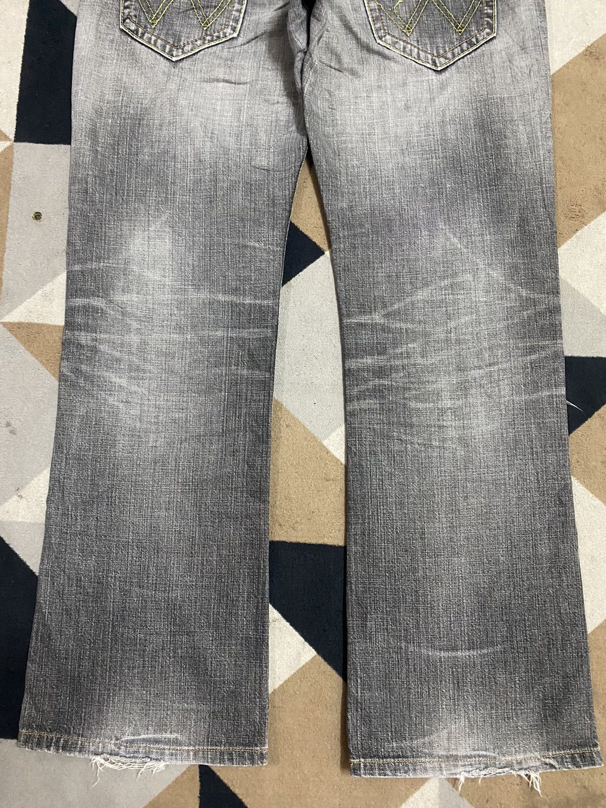 Japanese Brand Vintage Wrangler Black Denim Distressed Wide Leg Jeans Size US 35 - 6 Thumbnail