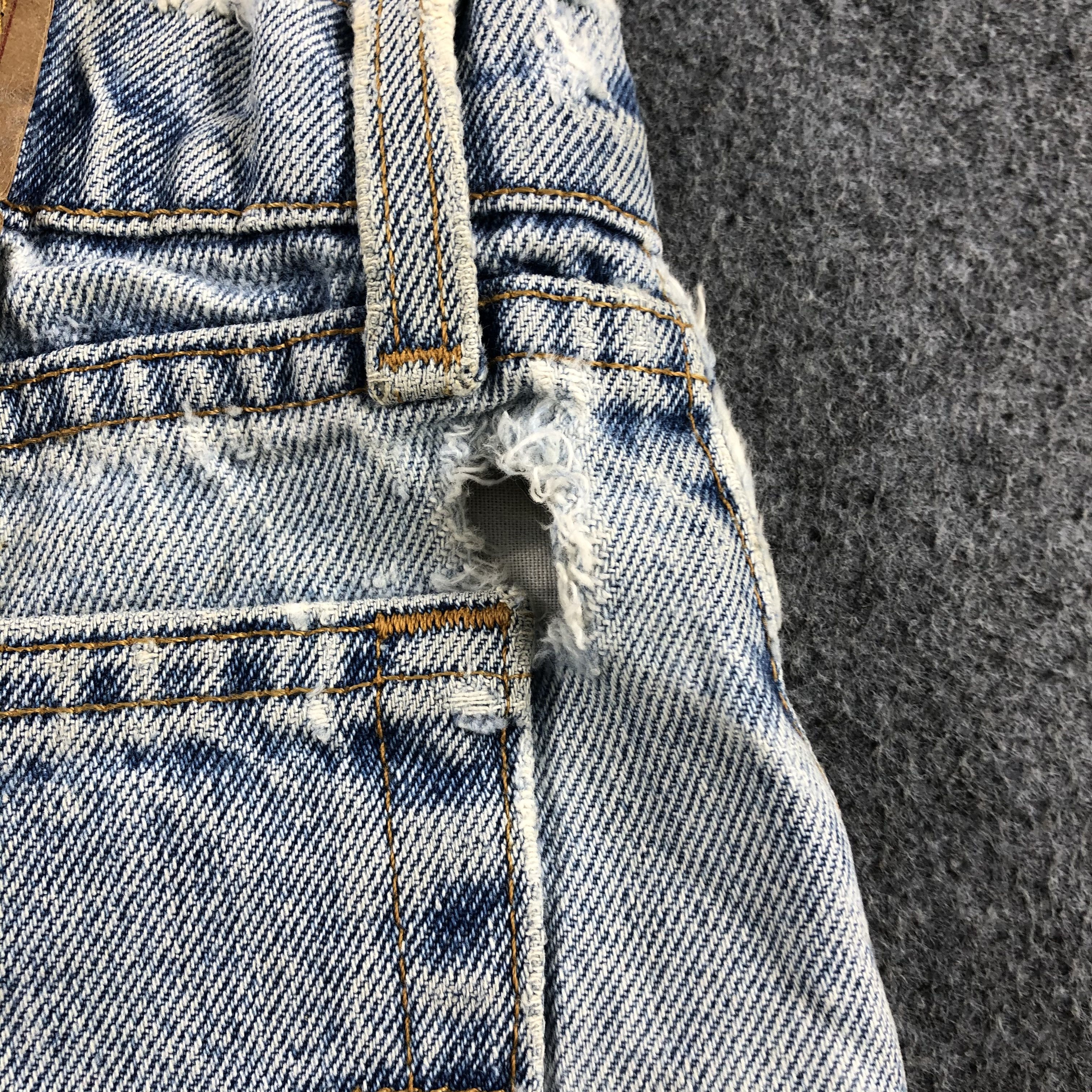 Levi's Vintage 90s Light Wash Levis 560 Jeans-J2043 Size US 28 / EU 44 - 10 Thumbnail