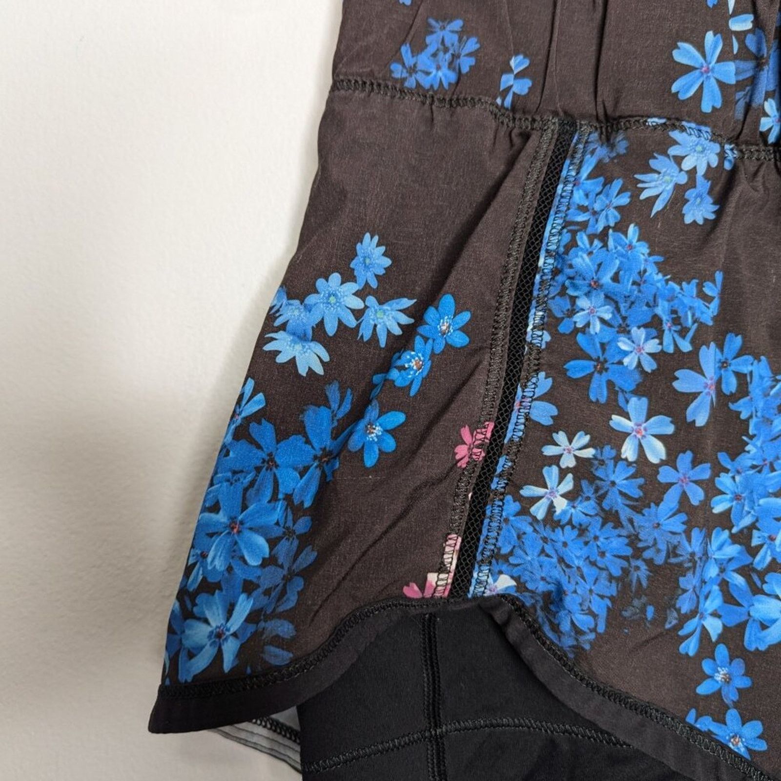 Lululemon Lululemon In A Flash Shorts Petal Pop Floral Print Black Size 30" / US 8 / IT 44 - 3 Thumbnail