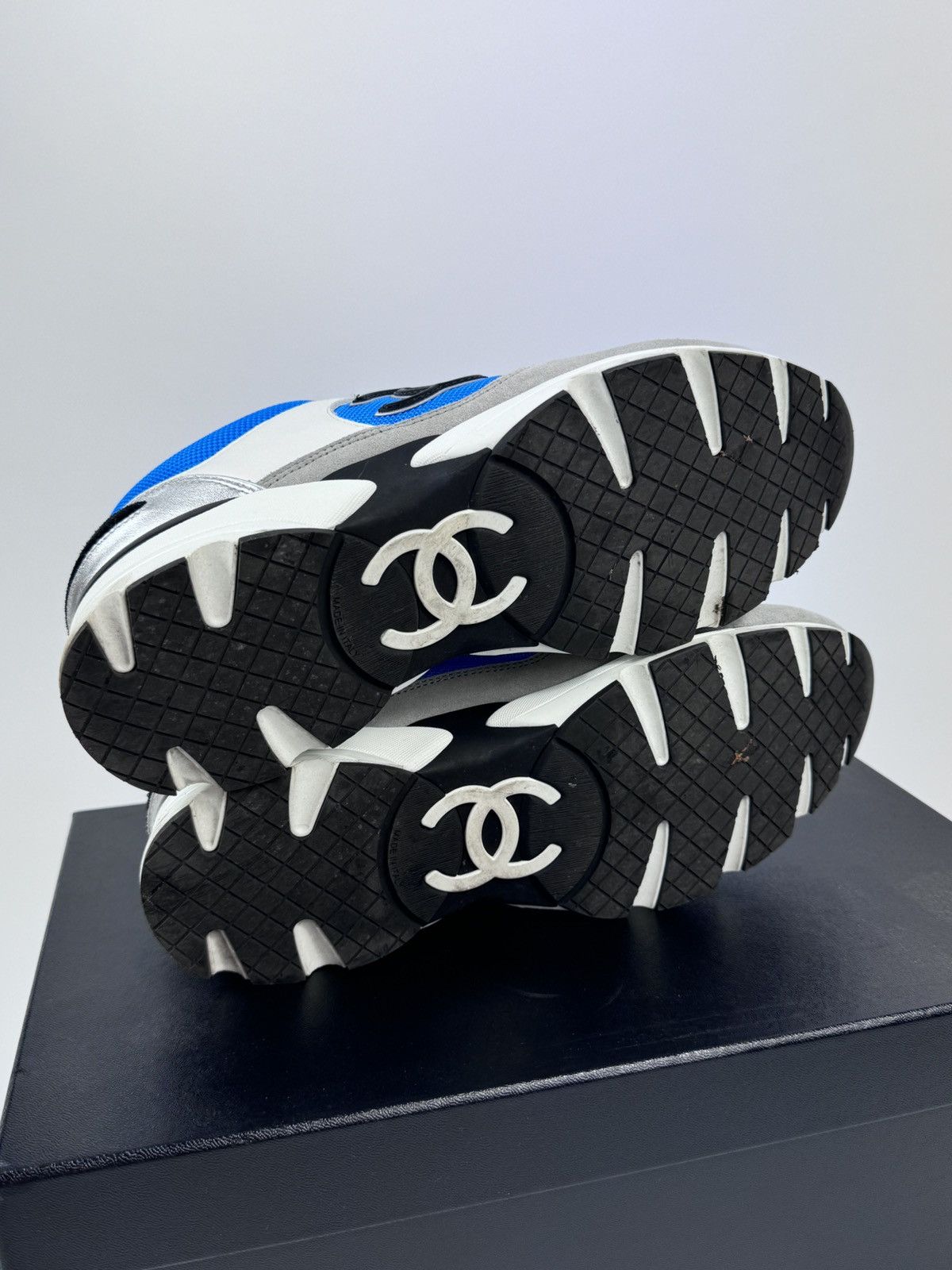 Chanel CHANEL BLUE LOGO SNEAKERS (RARE) Size US 10 / EU 43 - 4 Thumbnail