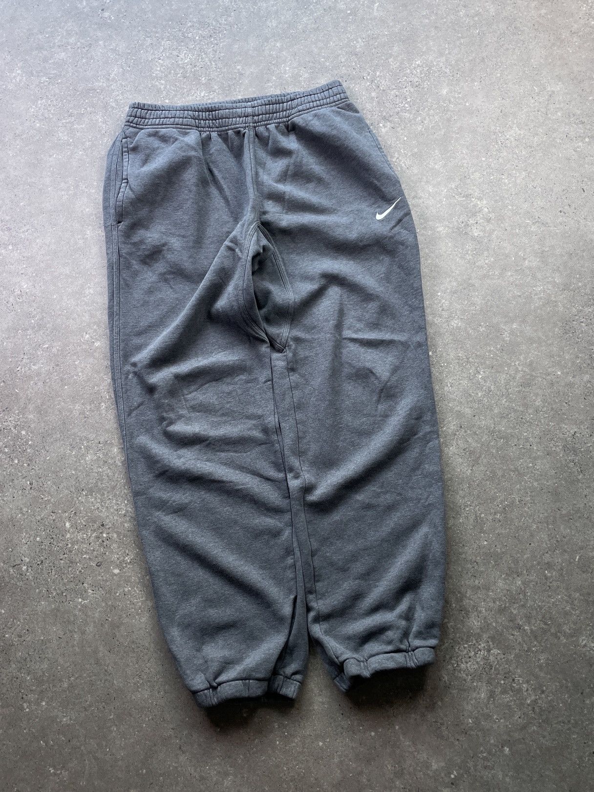 Nike Vintage Gray Nike Sweatpants Size US 34 / EU 50 - 1 Thumbnail