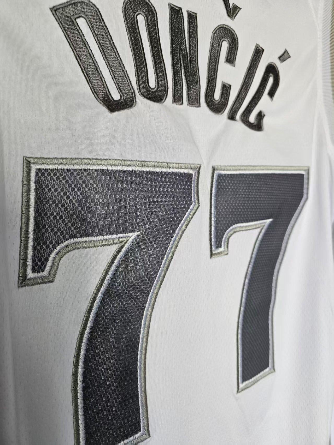 NBA Mavericks #77 Luka Dončić Jersey Double Stitched Size US M / EU 48-50 / 2 - 3 Thumbnail