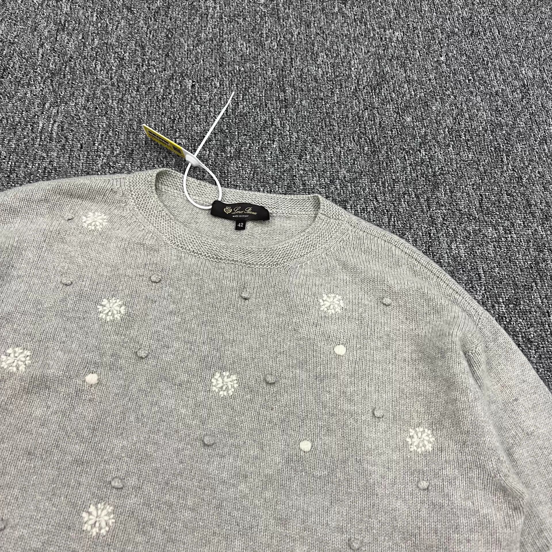 Loro Piana Loro Piana Xmas Snowflake Cashmere Sweater 42 Size M / US 6-8 / IT 42-44 - 3 Thumbnail