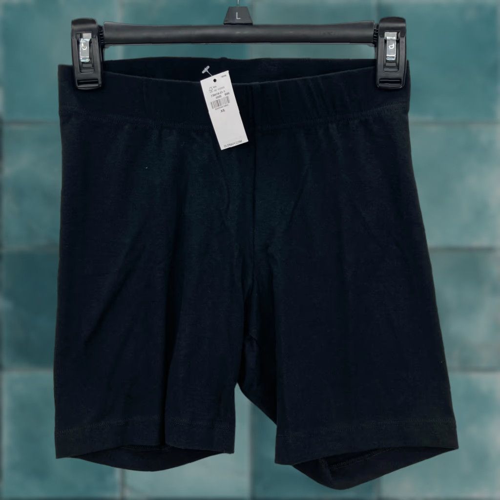Old Navy Old Navy XS Black Super Stretch Yoga Shorts Mid Rise NWT Womens Slim Bottoms Pockets Easy Care Stretch Size 42" / US 20 - 1 Thumbnail
