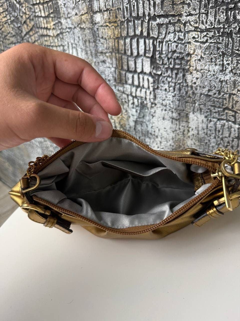Salvatore Ferragamo Salvatore Ferragamo Gold Chain Shoulder Bag Size ONE SIZE - 22 Thumbnail