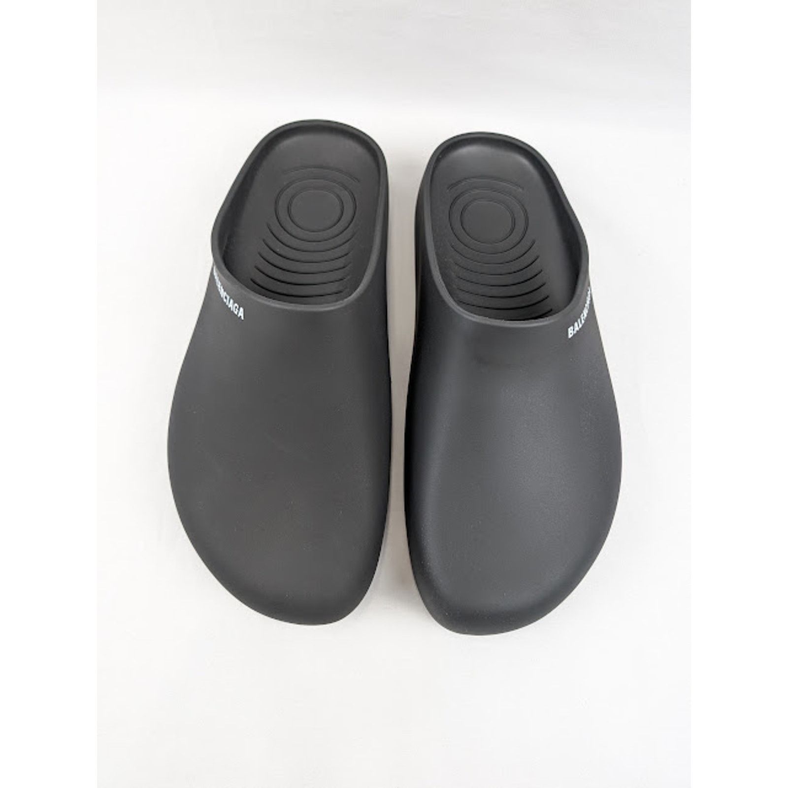 o1rshd1 Q:4 / Pool Closed Logo Slides in Black/White
