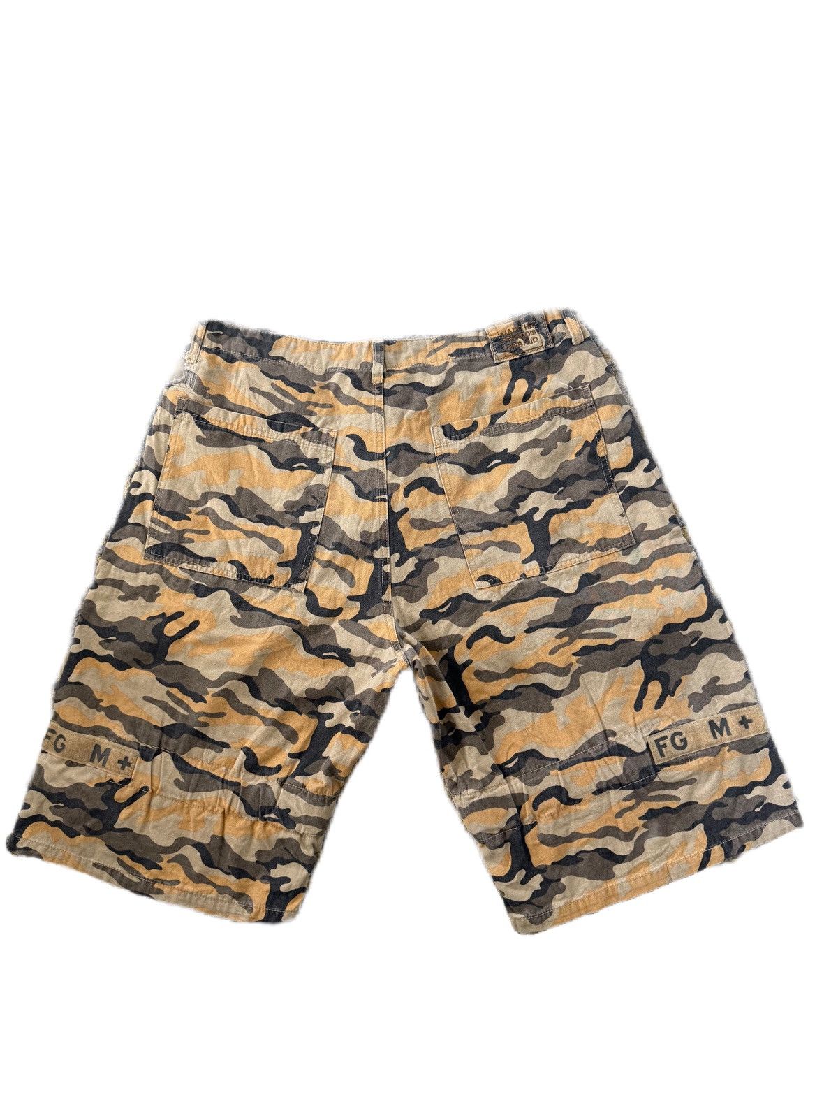 Marithe + Francois Girbaud MFG CAMOUFLAGE SHORTS CARGO STYLE Size US 36 / EU 52 - 4 Thumbnail