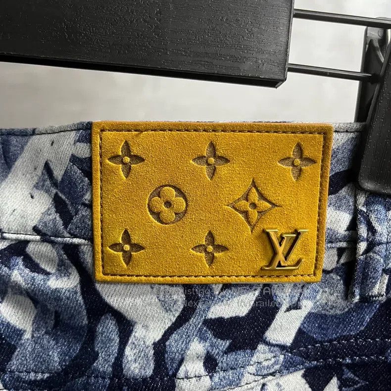 Louis Vuitton Louis Vuitton The latest high-waisted Jean with multi-colo Size US 33 - 3 Thumbnail