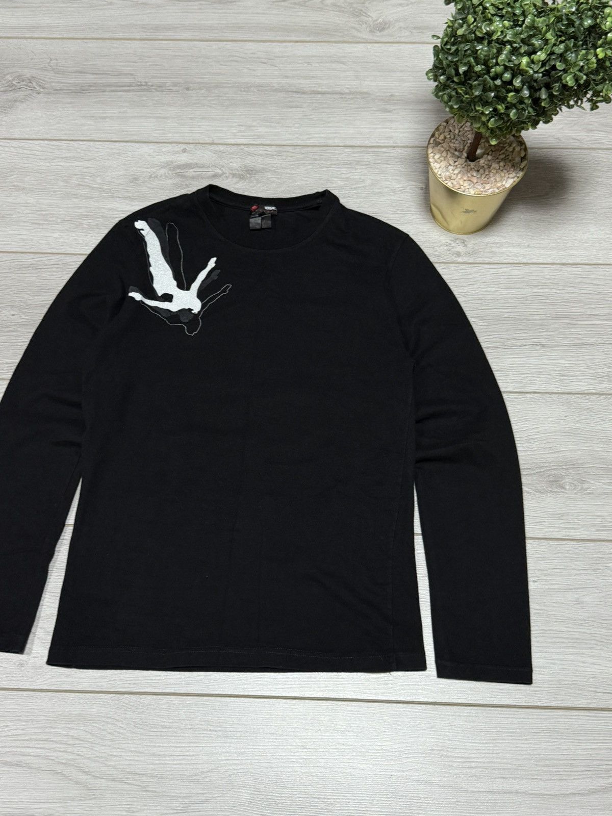 Versace Versace Sport falling man RARE vintage shirt long sleeve Size US L / EU 52-54 / 3 - 4 Thumbnail