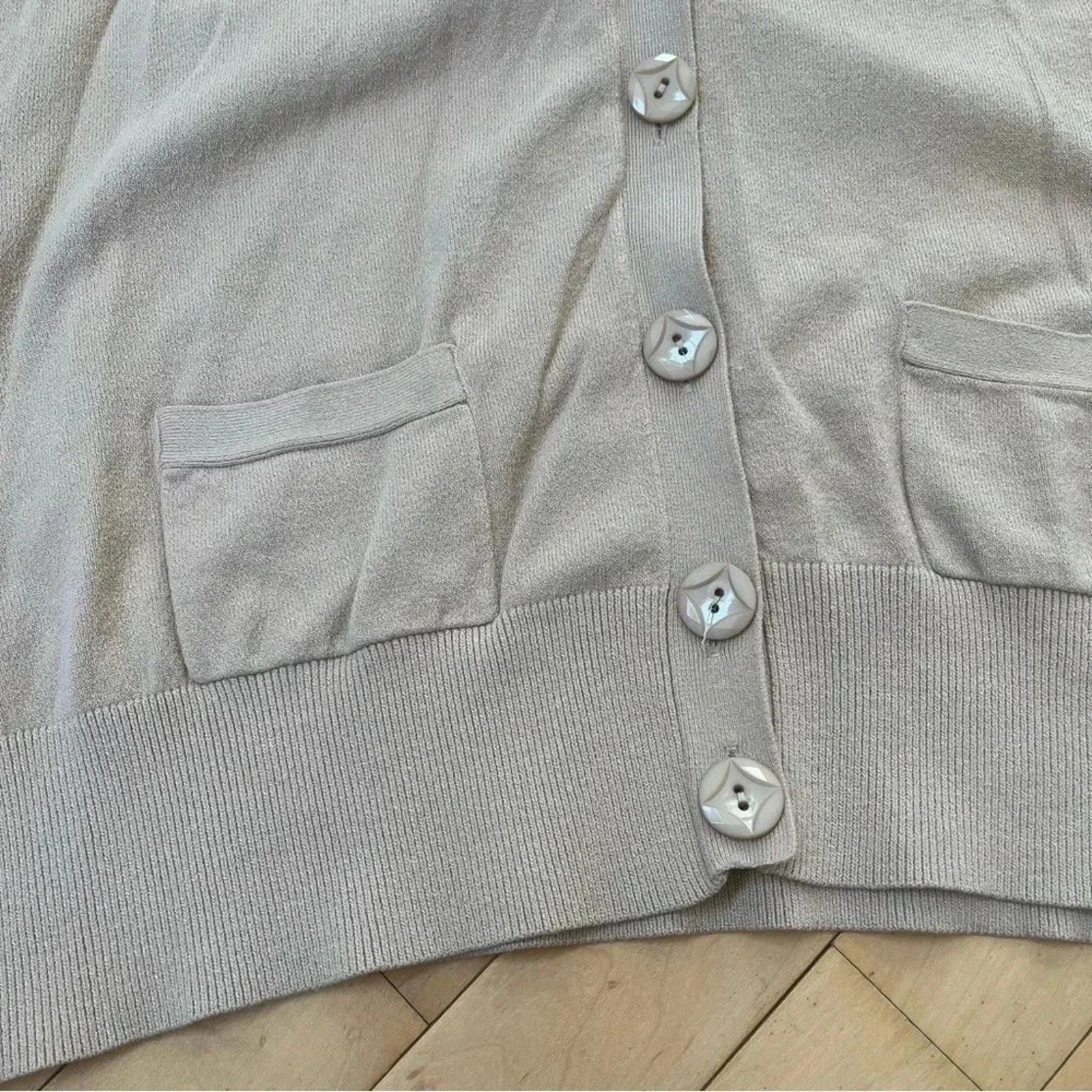 Anne Klein Anne Klein V-Neck Lightweight Beige Cardigan Button Up Sz S Size S / US 4 / IT 40 - 2 Thumbnail