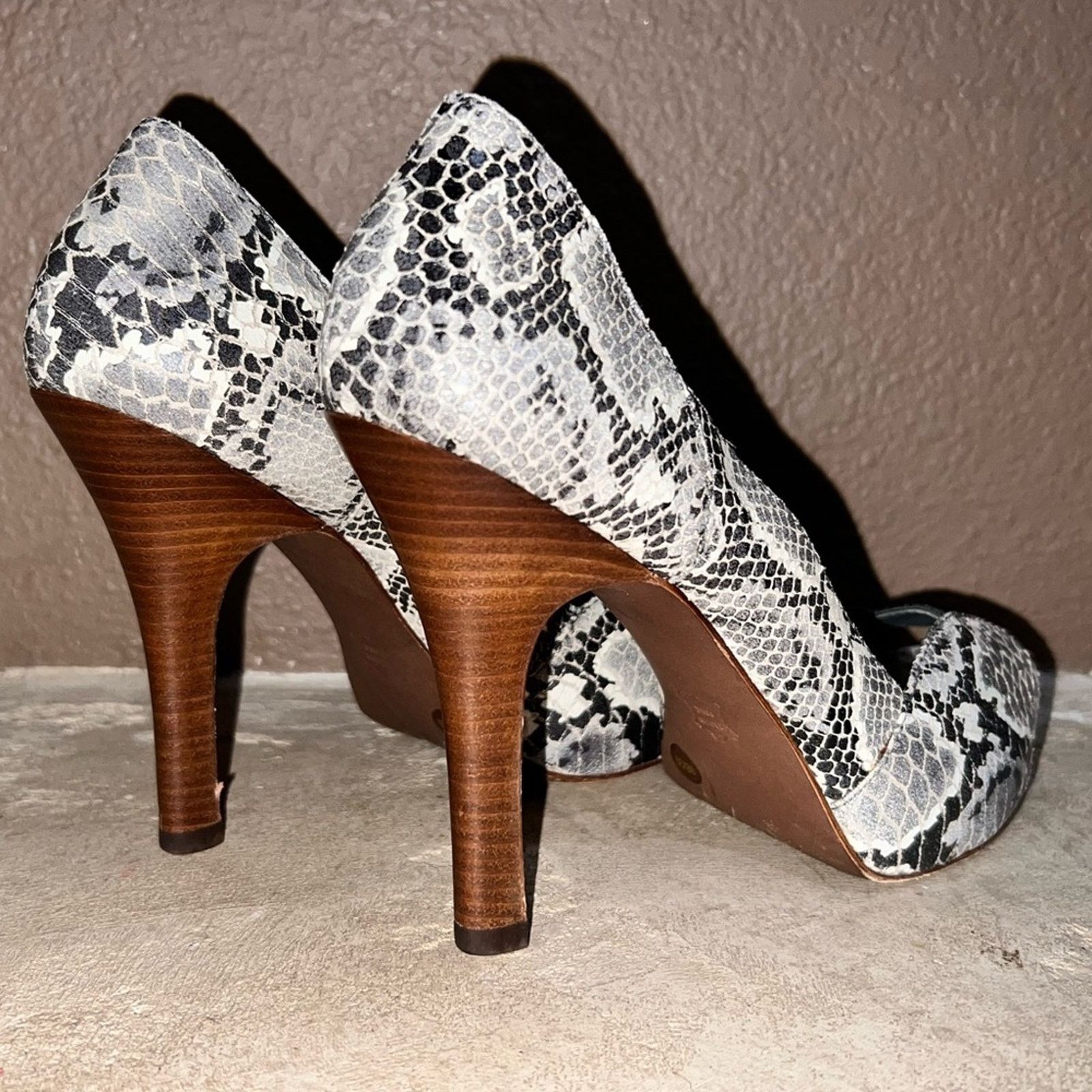 Bcbgmaxazria BCBG Maxazria Snake Skin Leather Open Toe EU 39 US 9 Gray Size US 9 / IT 39 - 9 Thumbnail