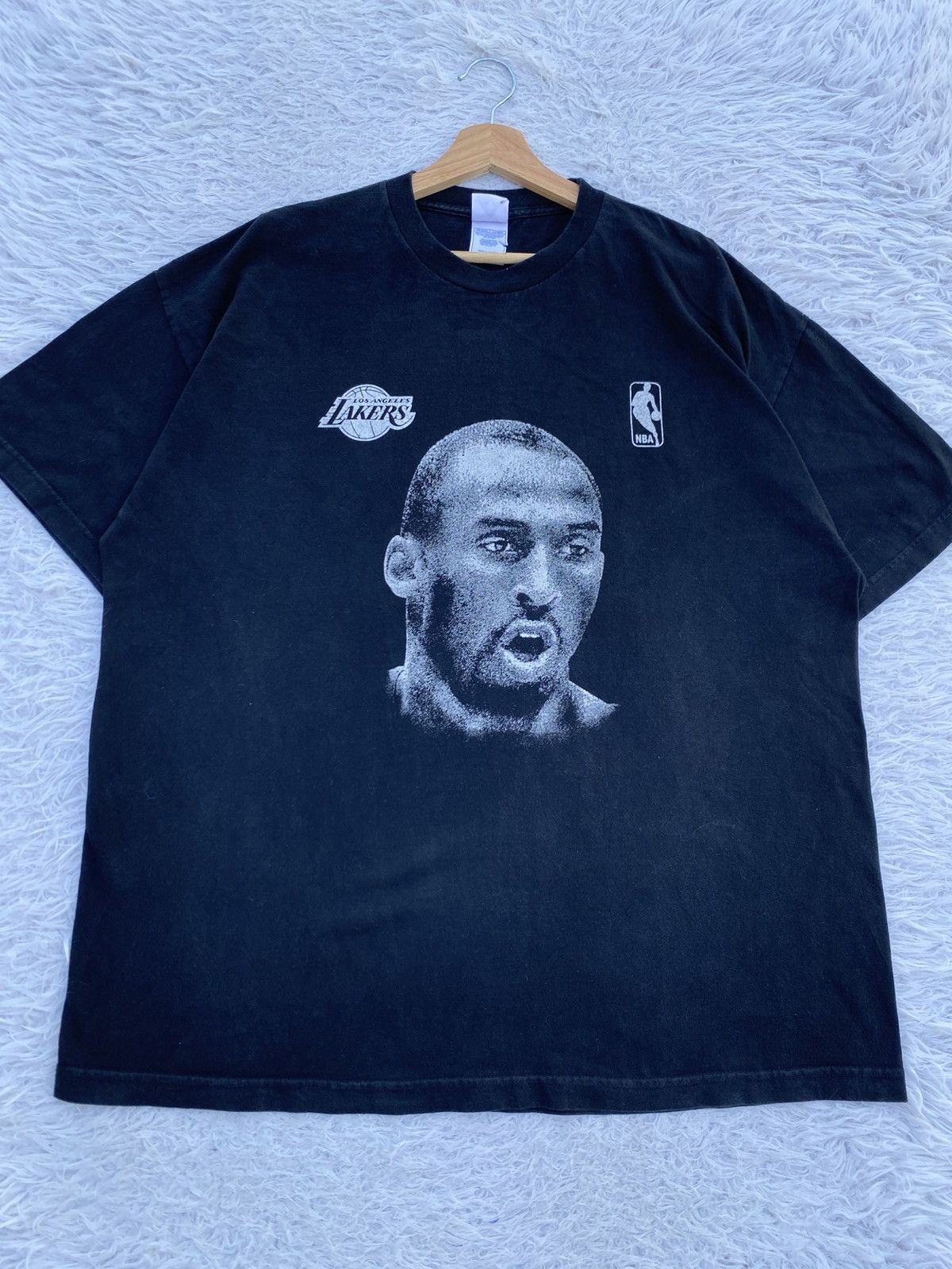 NBA Rare Vintage Y2K NBA Kobe Bryant Tshirt Size US XL / EU 56 / 4 - 1 Thumbnail