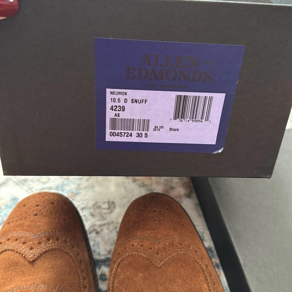 Allen Edmonds Allen Edmonds Neumok Suede Wingtip Oxford size 10.5 Size US 10.5 / EU 43-44 - 3 Thumbnail