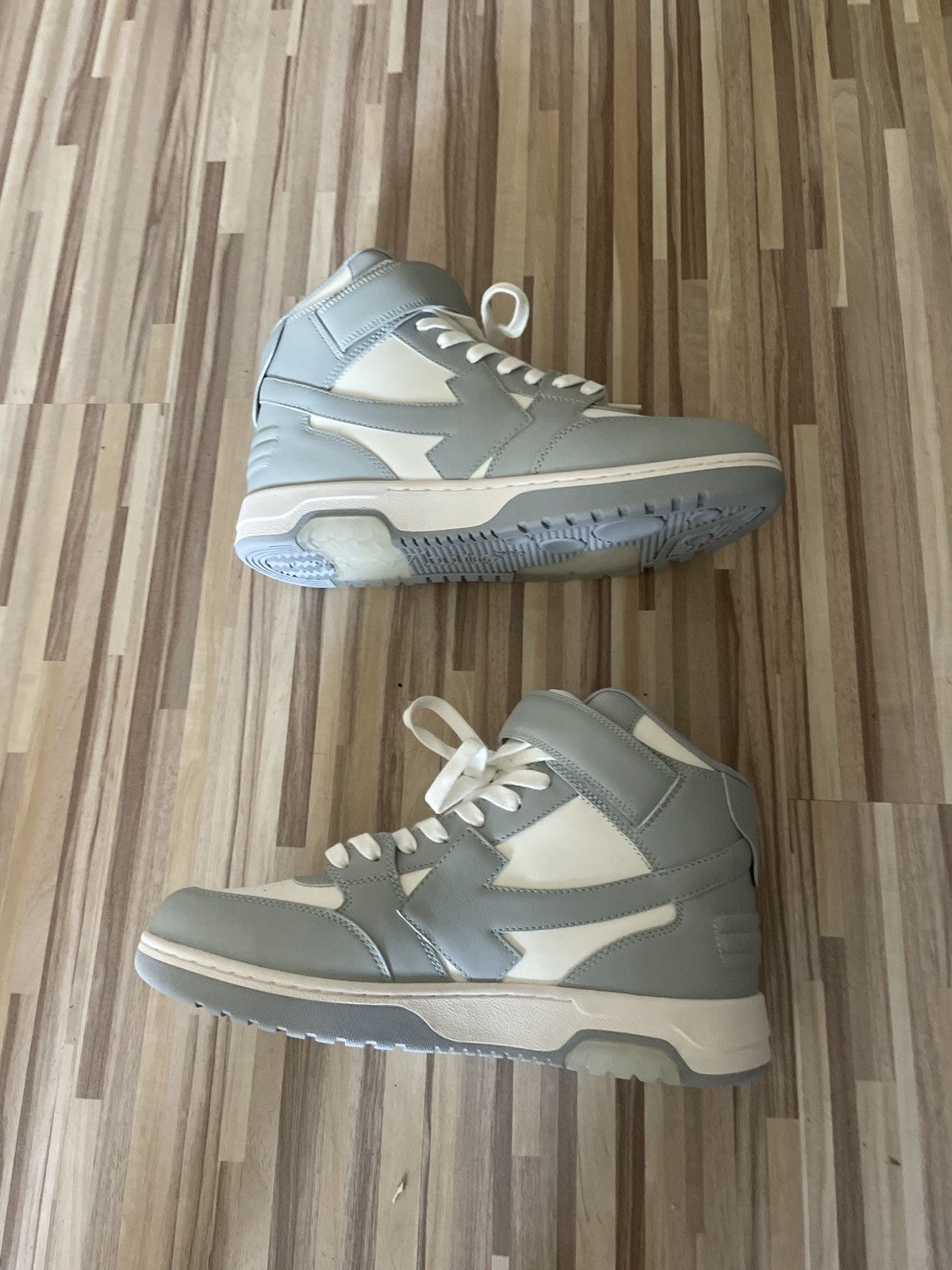 Off-White Off-White “Out of Office” High-Top Size US 9 / EU 42 - 1 Thumbnail