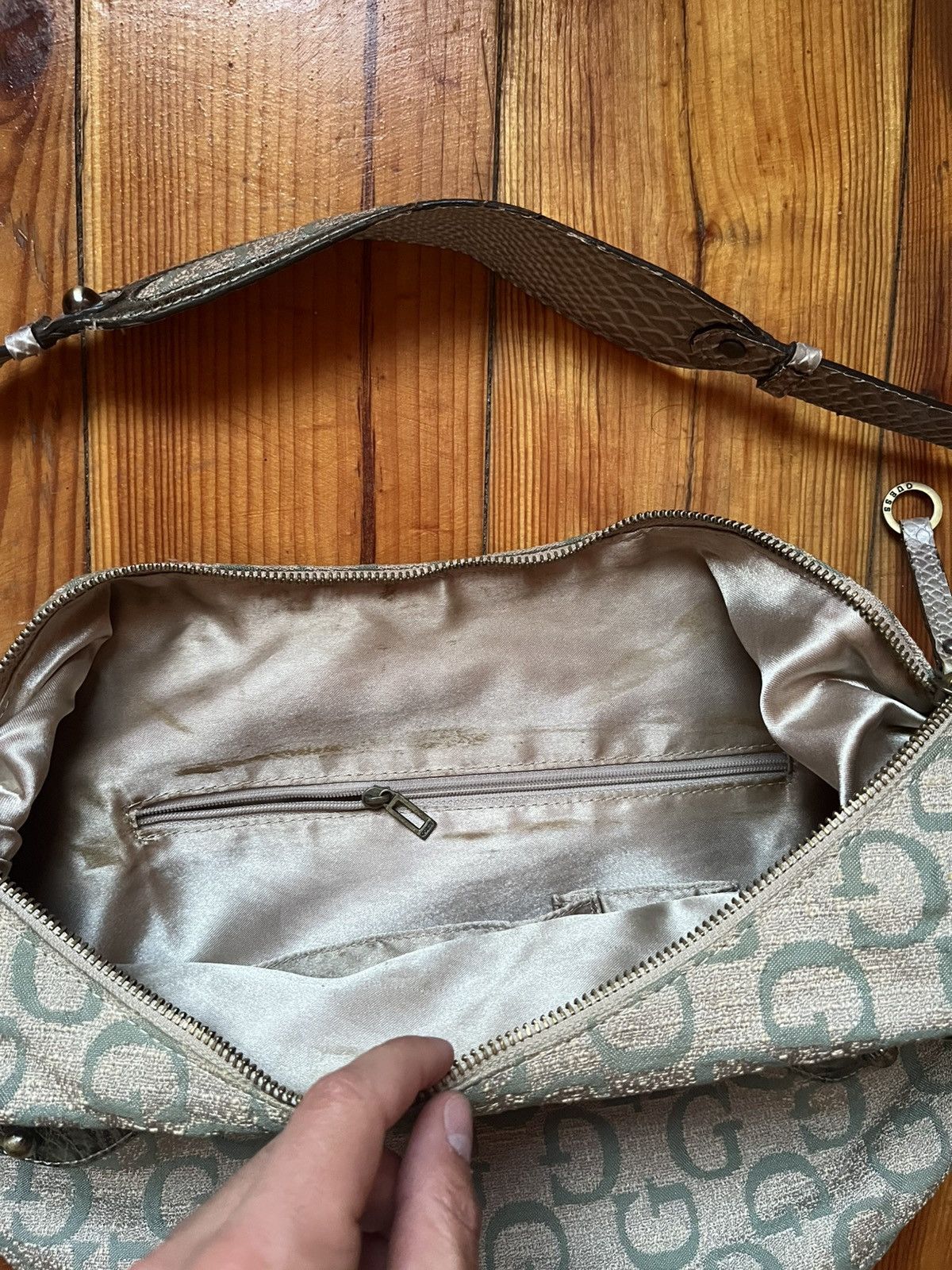 Guess × Vintage ‼️‼️RARE guess vintage bag‼️‼️ Size ONE SIZE - 3 Thumbnail