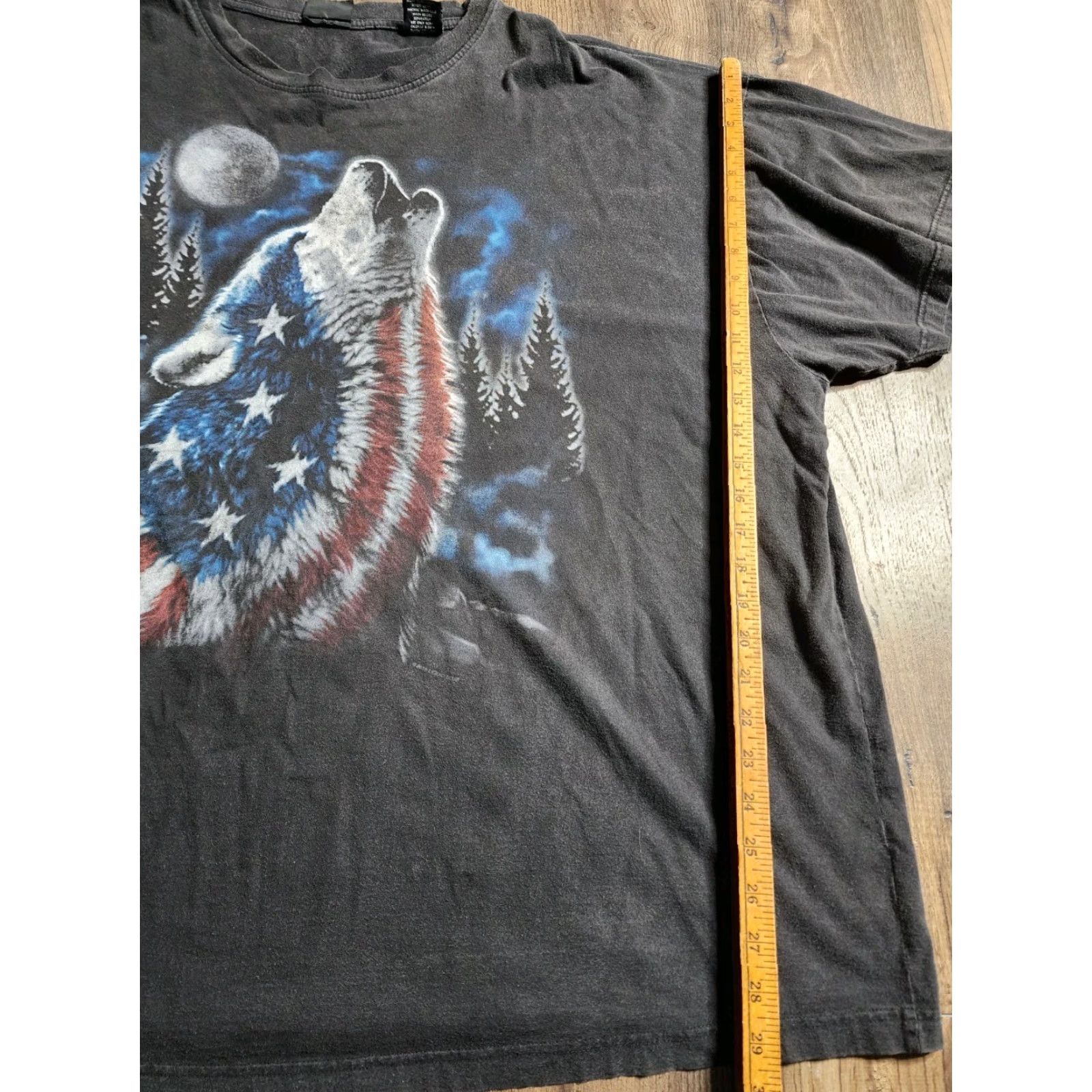 Liquid Blue Liquid Blue T-Shirt Men 4XL Black Wolf Flag Patriotic USA Graphic Tee 80s 90s Mens Size US XXL / EU 58 / 5 - 2 Thumbnail