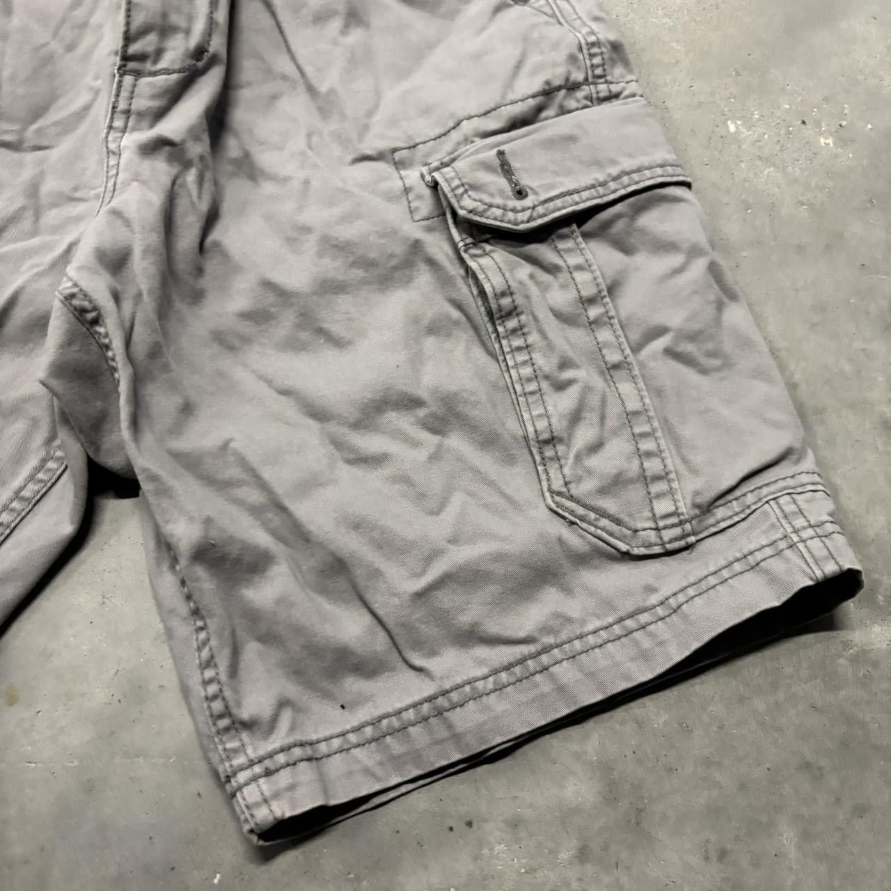 Japanese Brand × Vintage Crazy Vintage Y2K/2000s Baggy Light Grey Streetwear Skater Style Cargo Shorts! Size US 33 - 4 Thumbnail