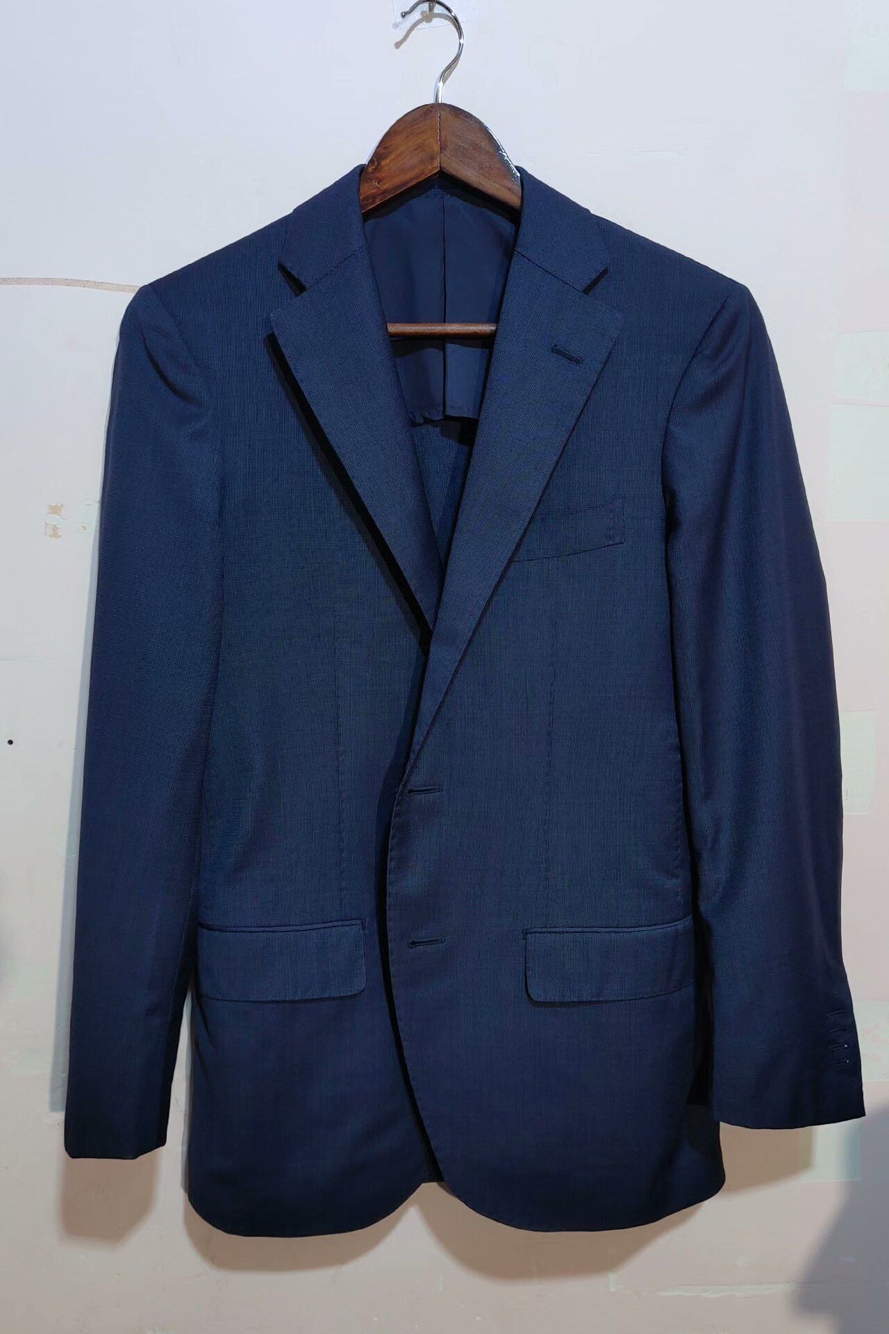 Elegant Italian Wool Suit by Zegna