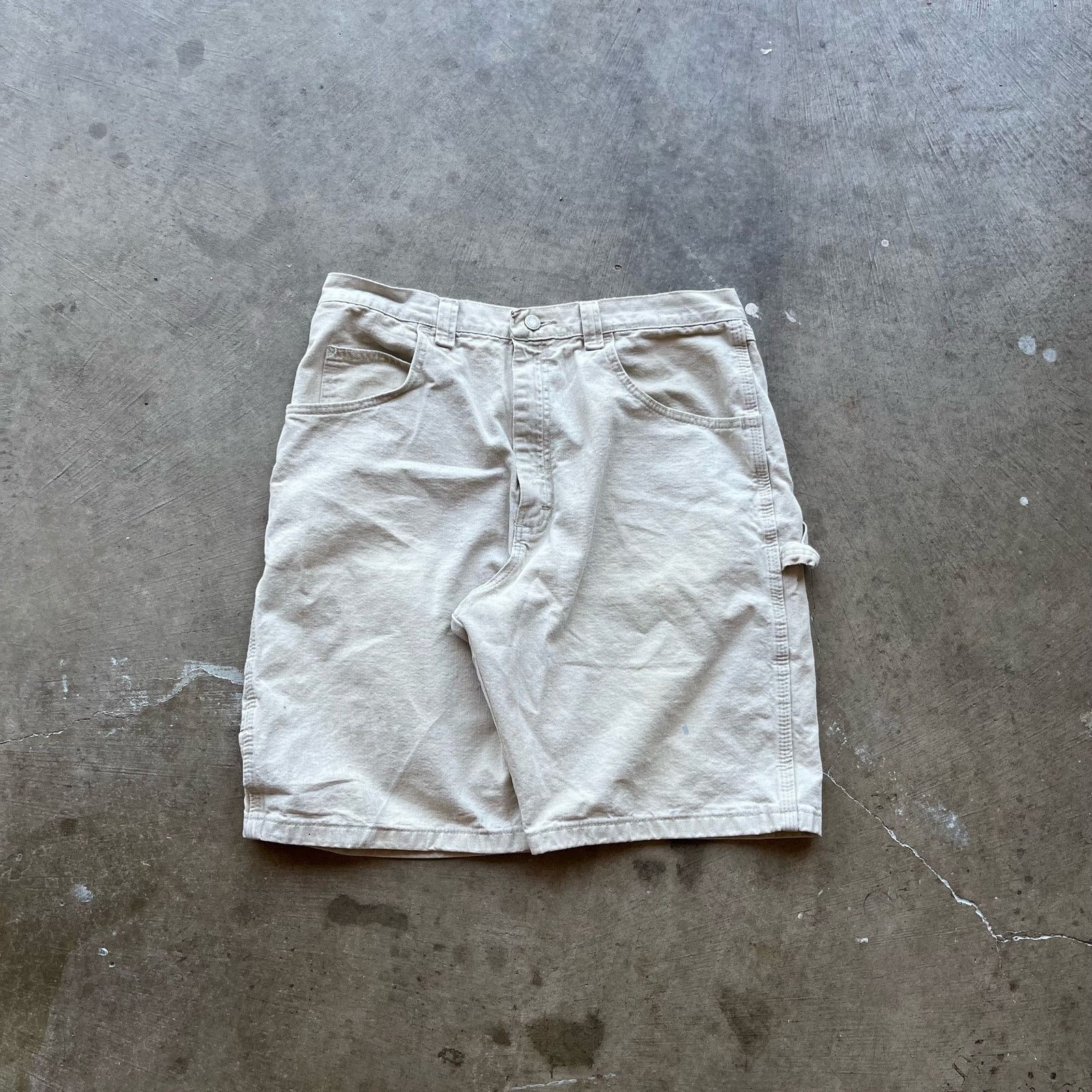 Vintage VINTAGE BAGGY CARHARTT SHORTS CREAM SZ 34 Size US 34 / EU 50 - 1 Thumbnail