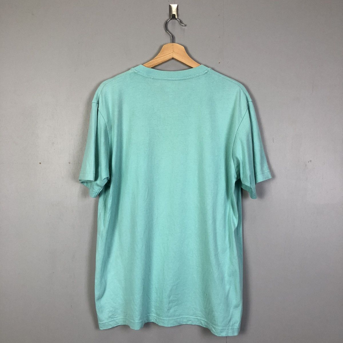 Uniqlo 🔥Rare🔥 Girl Skateboard x Uniqlo Tshirt Size US L / EU 52-54 / 3 - 9 Thumbnail