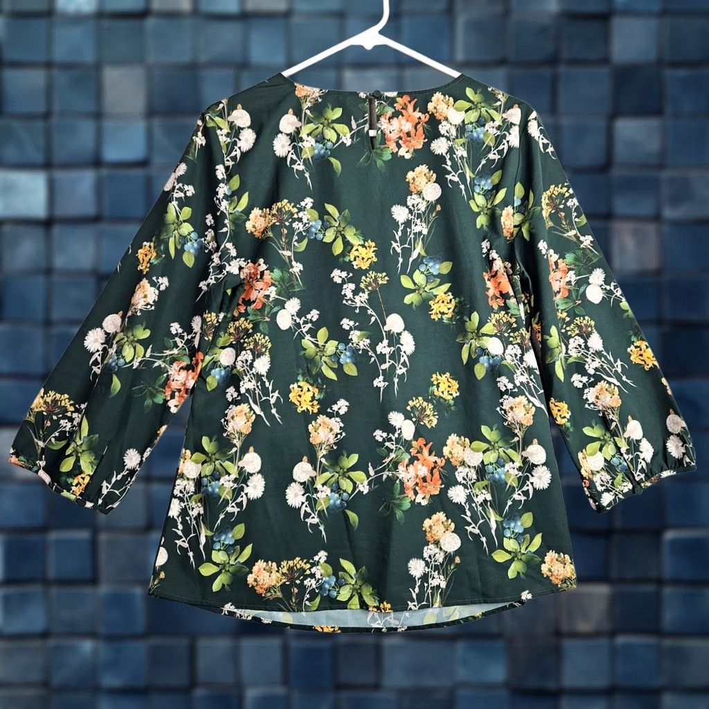 Talbots Talbots Blouse Women's Green Floral 3/4 Sleeve Size M Shirt Regular Pink? Size M / US 6-8 / IT 42-44 - 1 Thumbnail