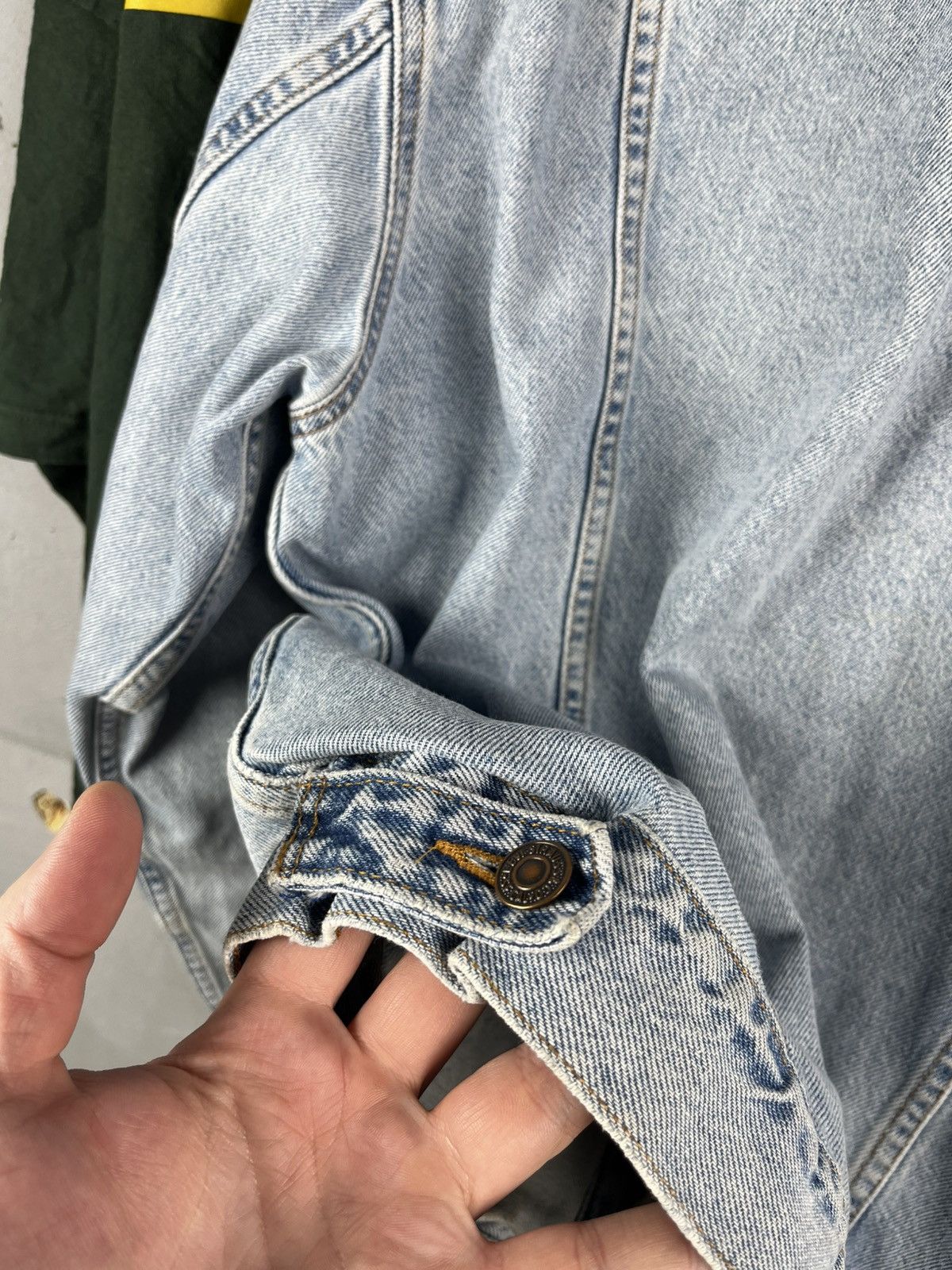 Levi's Levis distressed denim jacket vintage Size US L / EU 52-54 / 3 - 16 Thumbnail