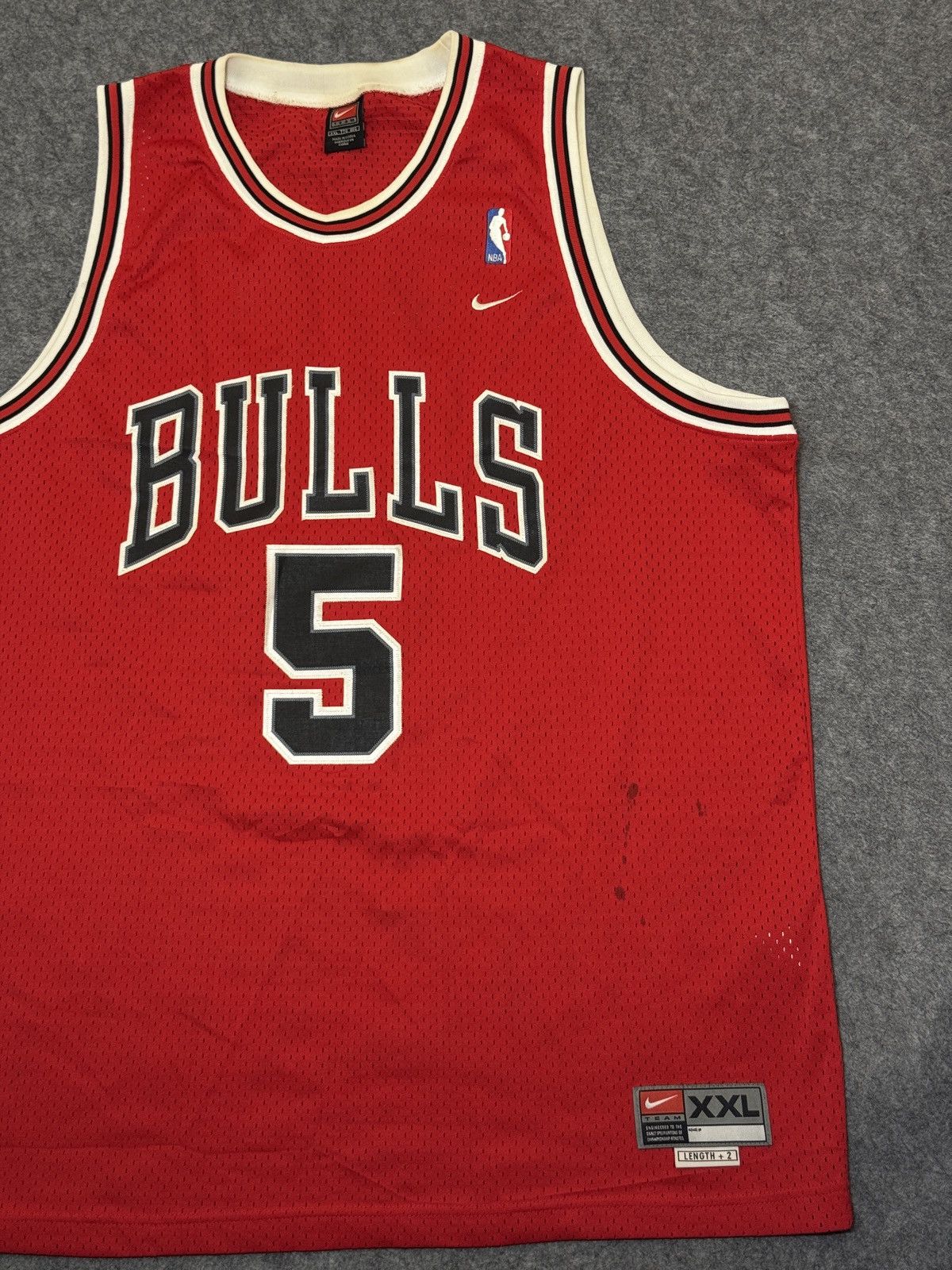 Nike vintage Nike Chicago Bulls jersey. Size US XXL / EU 58 / 5 - 6 Thumbnail
