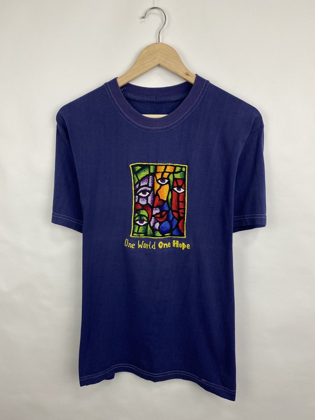 Designer 💋 Vintage 90s One World One Hope Asymmetric Art tee Picasso Size US L / EU 52-54 / 3 - 3 Thumbnail