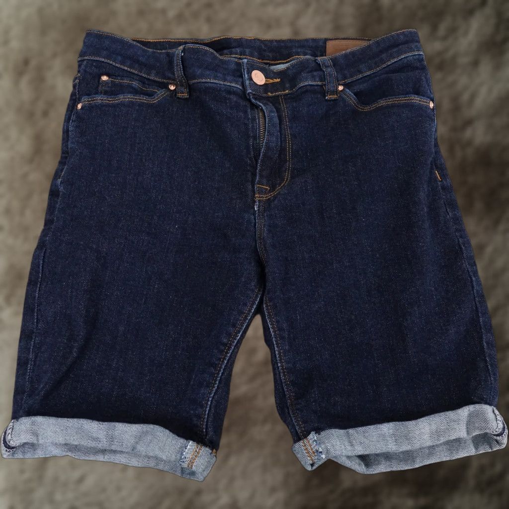 Asos VINTAGE ASOS Denim Shorts Women’s 30 Dark Wash Cuffed Jorts 8 Inseam Size 30 Blue Women Size 30" / US 8 / IT 44 - 1 Thumbnail