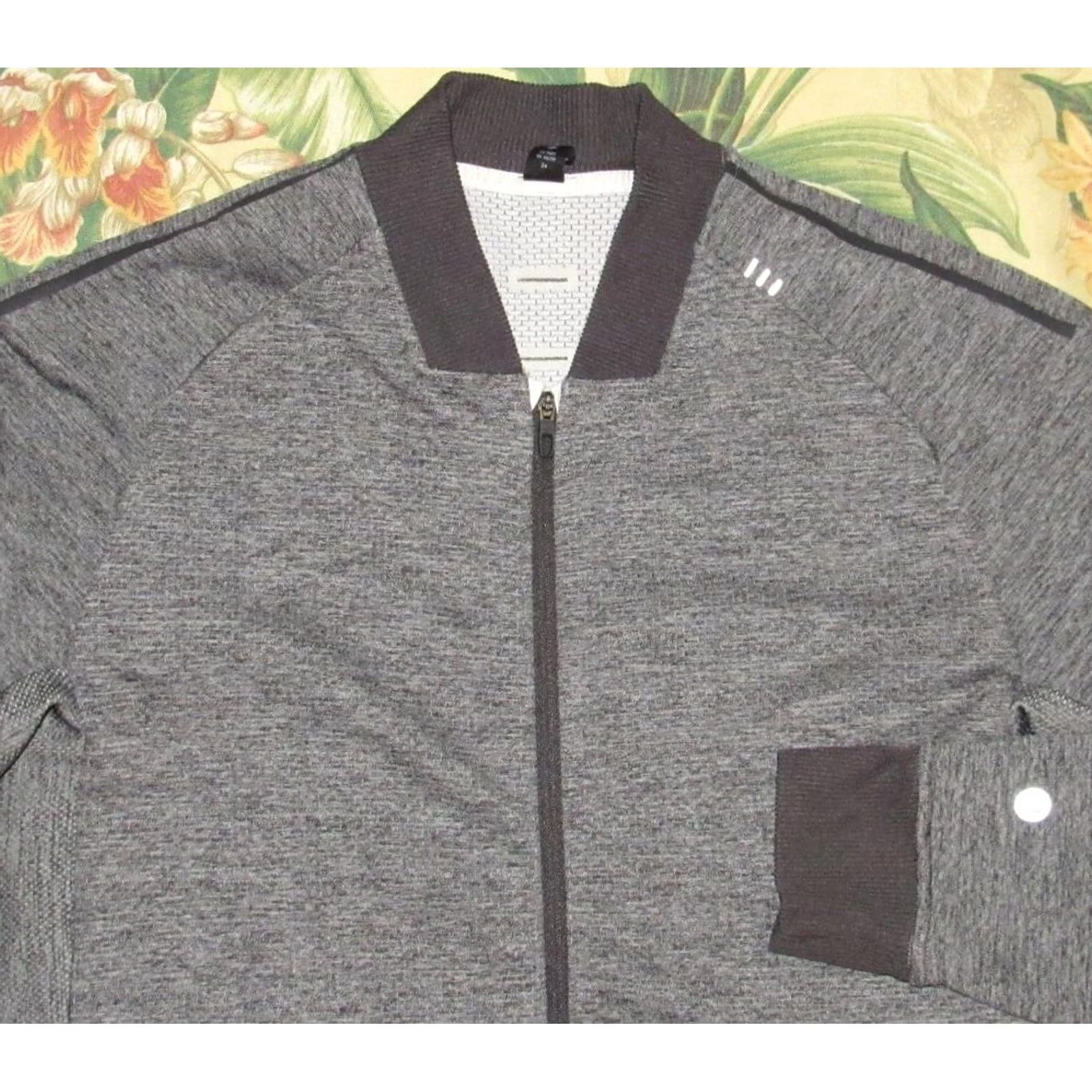 Lululemon LULULEMON Textured Tech Bomber Jacket Grey Small Mens Size US S / EU 44-46 / 1 - 2 Thumbnail