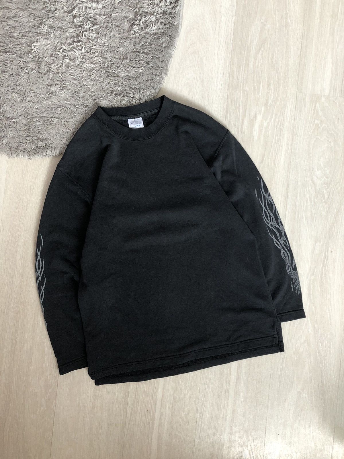 Japanese Brand × Vintage Vintage Y2K Flame Fire Sleeves Design Faded Sweatshirt Size US M / EU 48-50 / 2 - 1 Thumbnail