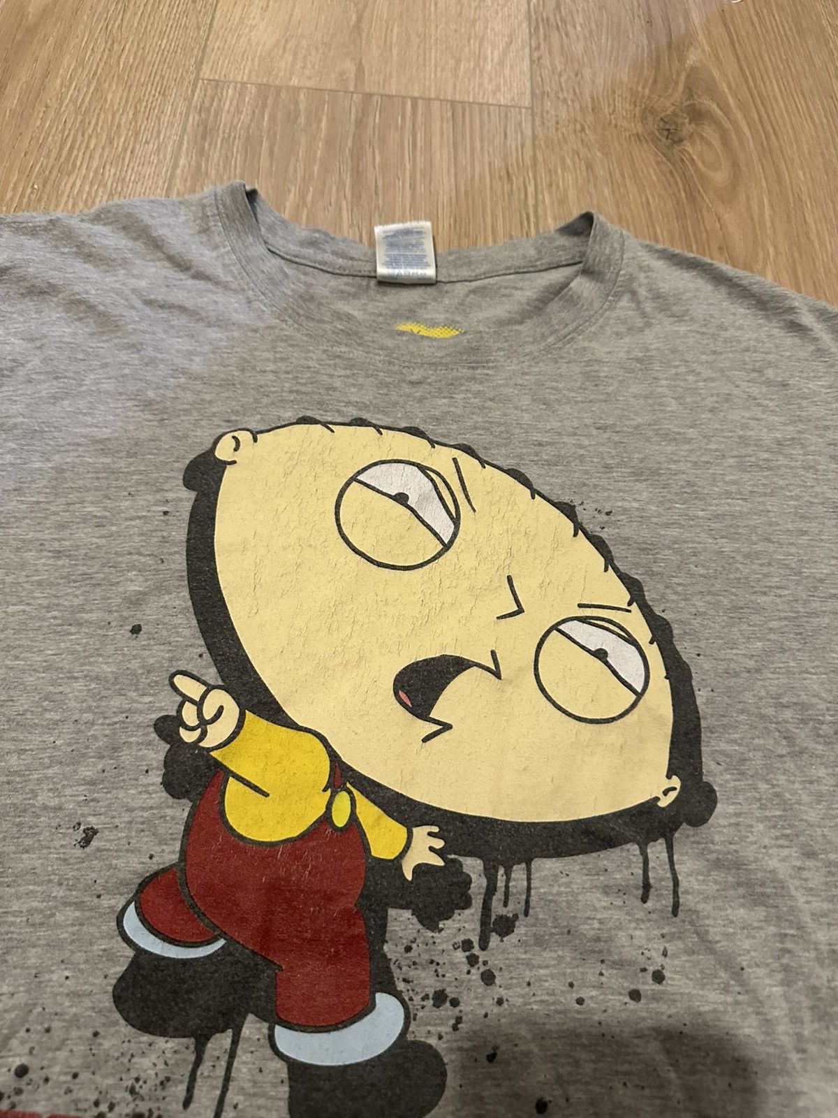 Gildan Vintage Family Guy Stewie T-Shirt: 2010s Cartoon Graphic Tee Size US L / EU 52-54 / 3 - 2 Thumbnail