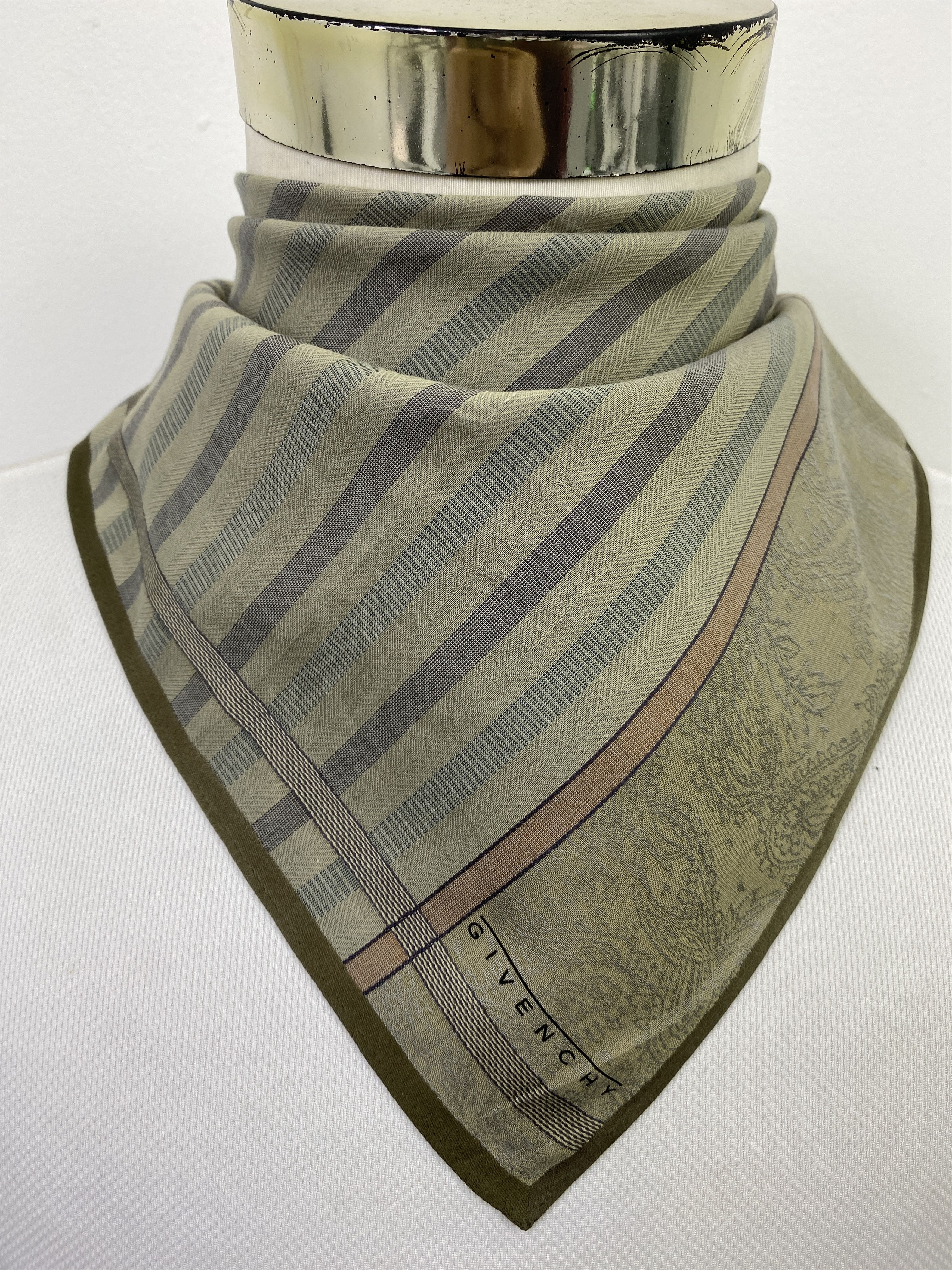 Givenchy Vintage Givenchy Handkerchief / Neckerchief KT0048 Size ONE SIZE - 2 Thumbnail