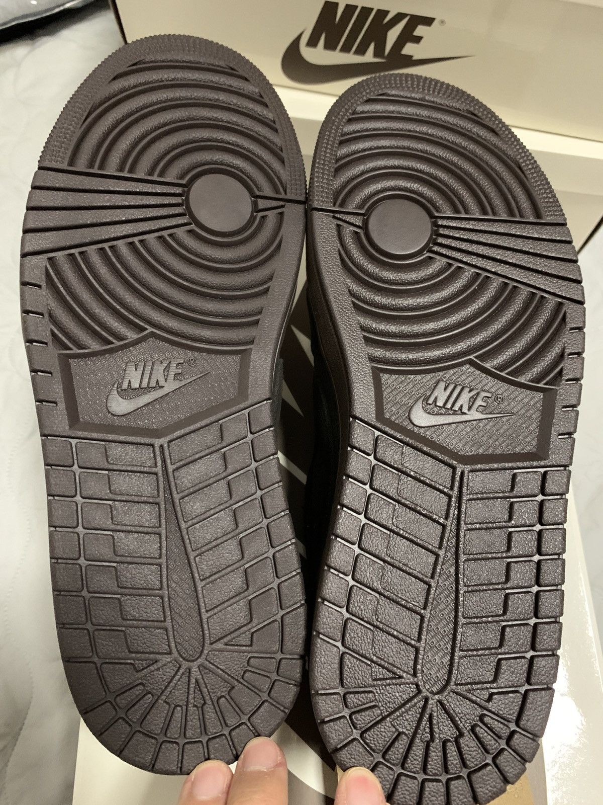 Jordan Brand Jordan 1 Travis Scott Vetvet Brown Retro Low TS Size US 9.5 / EU 42-43 - 2 Thumbnail