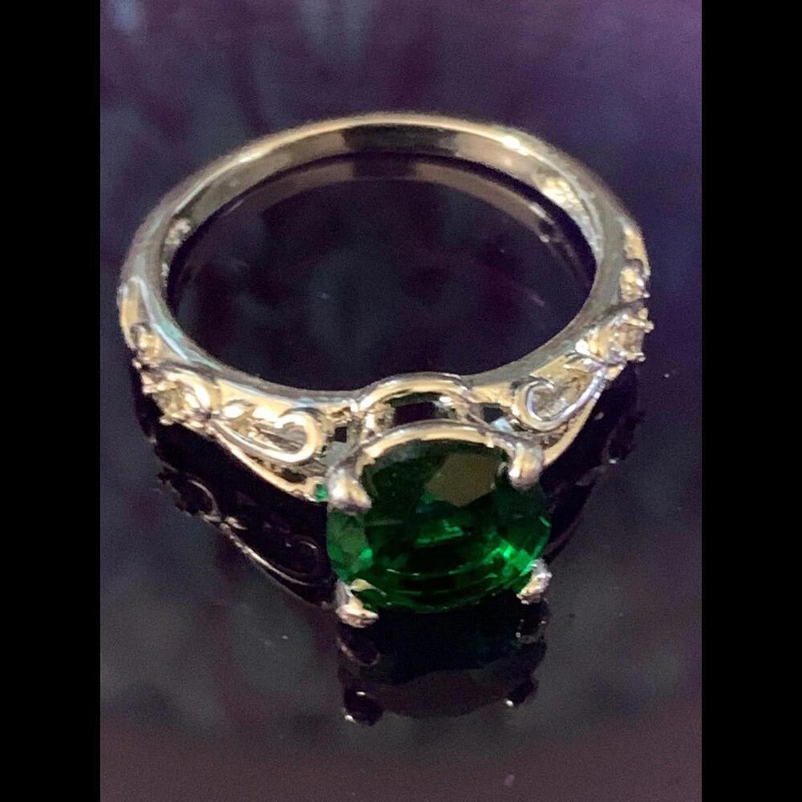 Designer Elegant Emerald Green Ring with Ornate Silver Band 7 Size ONE SIZE - 1 Thumbnail