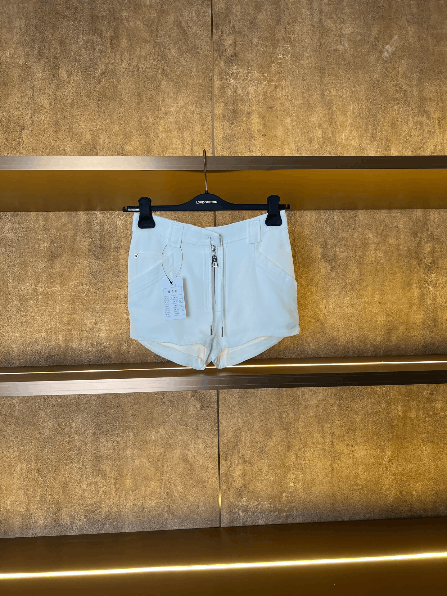 Louis Vuitton LV Shorts Size 34 Size US 34 / EU 50 - 1 Thumbnail