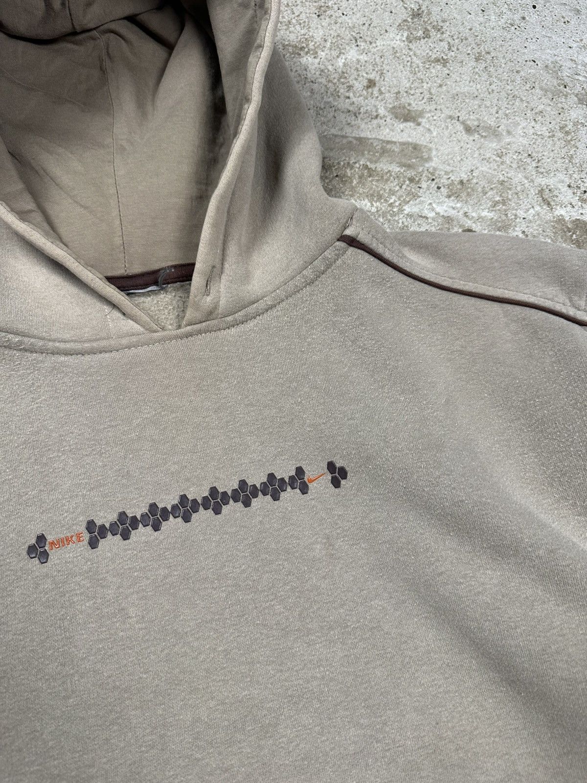 Nike Vintage Y2K Nike Beige Boxy Fit Hoodie Swoosh Print Size US M / EU 48-50 / 2 - 7 Thumbnail