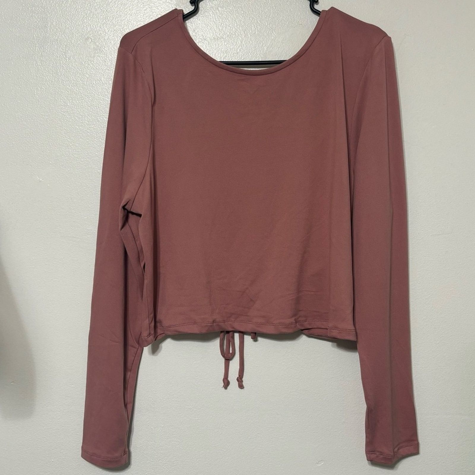 Other Fashion Nova Rose Back Cutout Cross Strap Crop Top 2X NWT Size XXL / US 16-18 / IT 52-54 - 1 Thumbnail