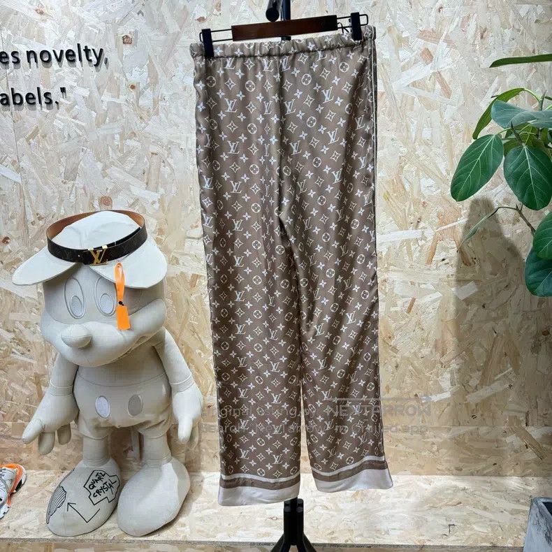 Louis Vuitton Louis Vuitton Old print silk pants Size US 36 / EU 52 - 5 Thumbnail