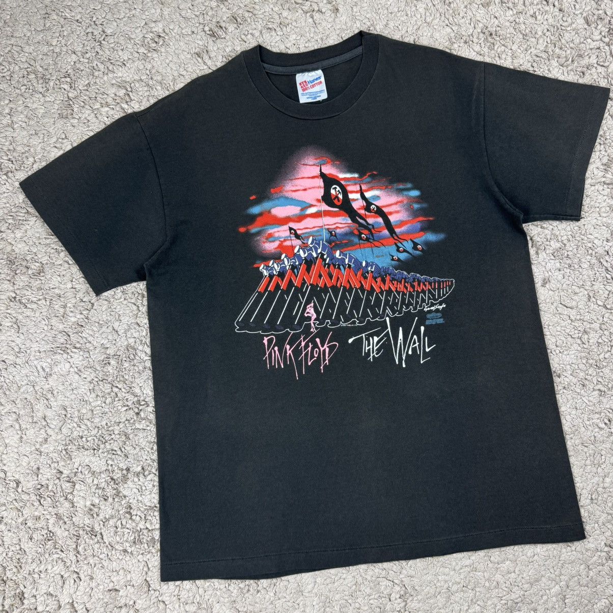 Band Tees Vintage Faded Pink Floyd The Wall "Marching Hammers" T-shirt Size US L / EU 52-54 / 3 - 3 Thumbnail