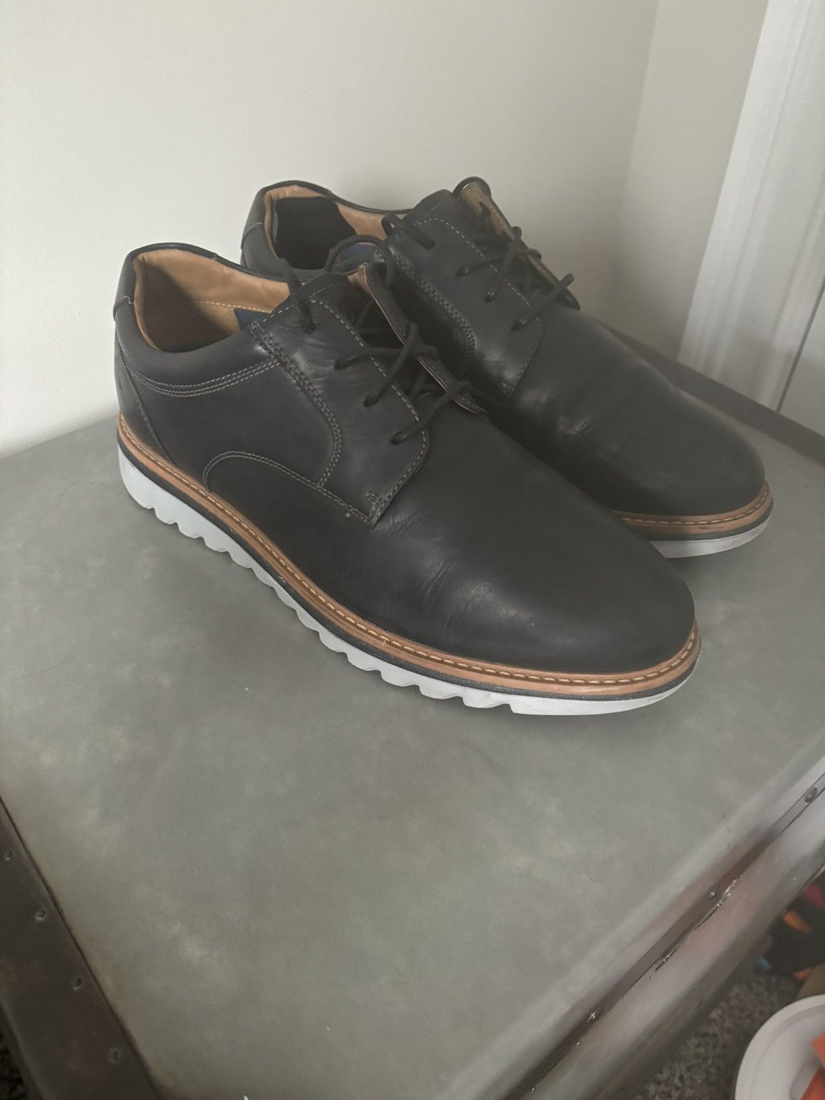 Johnston & Murphy These are Johnston & Murphy Braydon plain toe shoes, size 9 Size US 9 / EU 42 - 2 Thumbnail