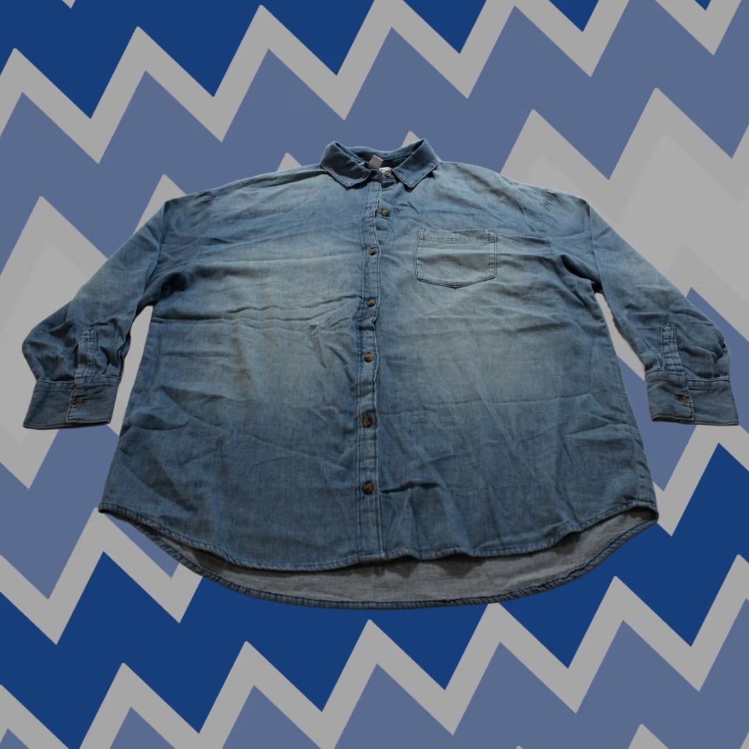 Old Navy Old Navy Women's Oversized Button-Down Shirt Medium Wash Small Blue Size S / US 4 / IT 40 - 1 Thumbnail