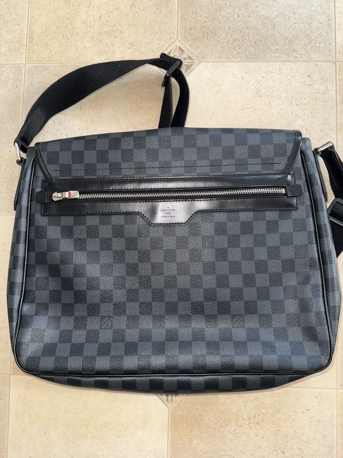 Louis Vuitton Louis Vuitton Daniel MM Damier Graphite Messenger Bag Size ONE SIZE - 10 Thumbnail
